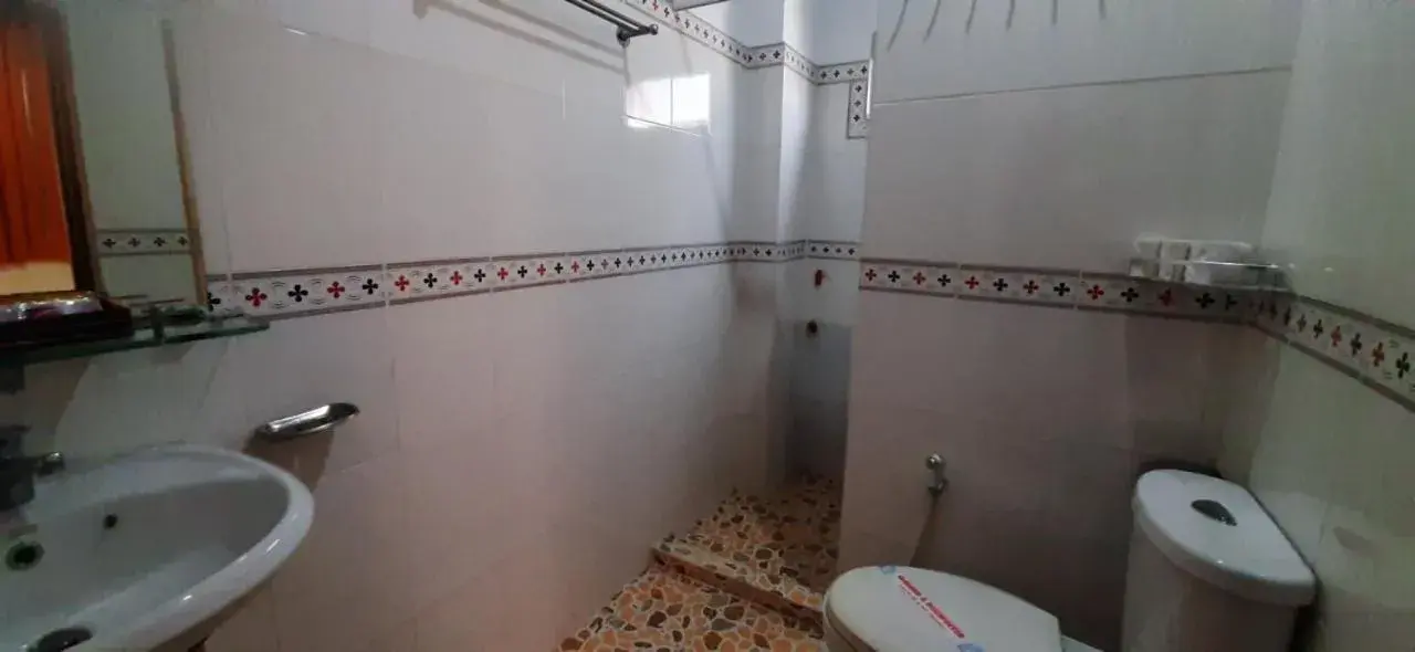 Budget Double Room in Huynh Lac Can Tho Hotel Budget Double Room in Huynh Lac Can Tho Hotel