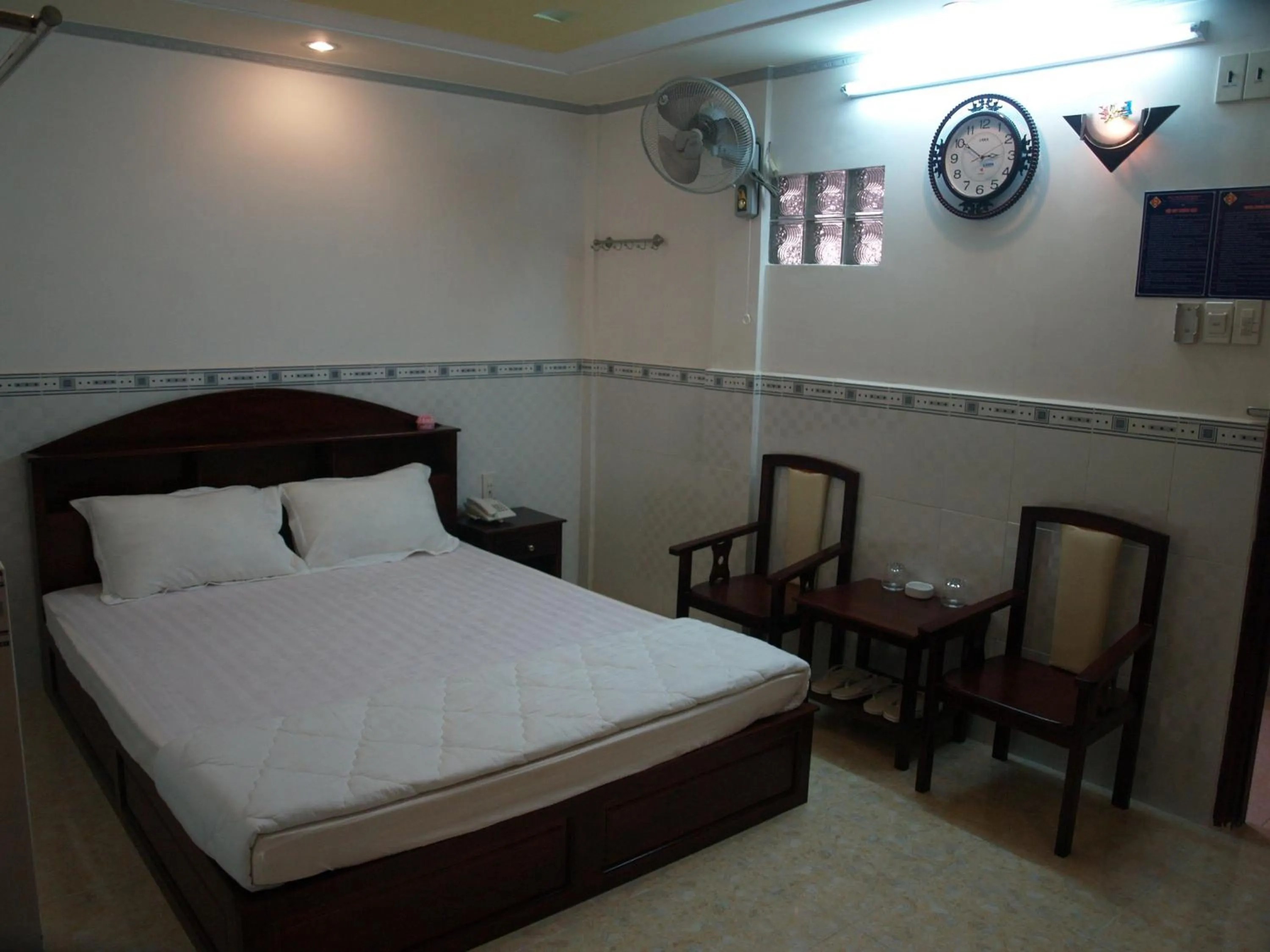 Photo of the whole room, Bed in Huynh Lac Can Tho Hotel