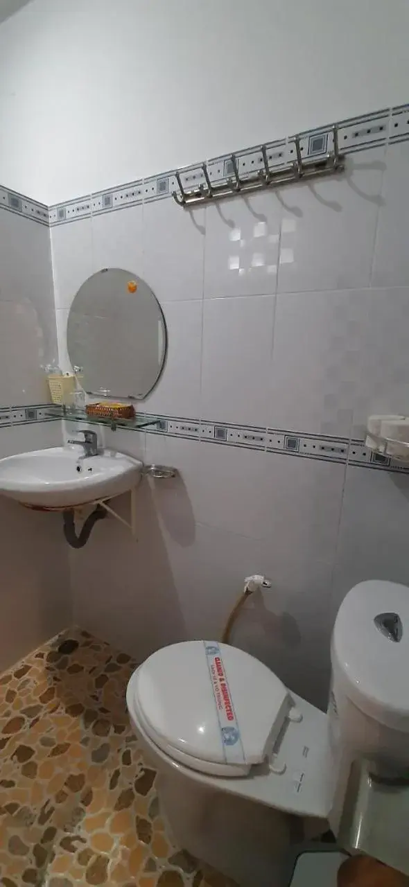 Economy Double Room in Huynh Lac Can Tho Hotel Economy Double Room in Huynh Lac Can Tho Hotel