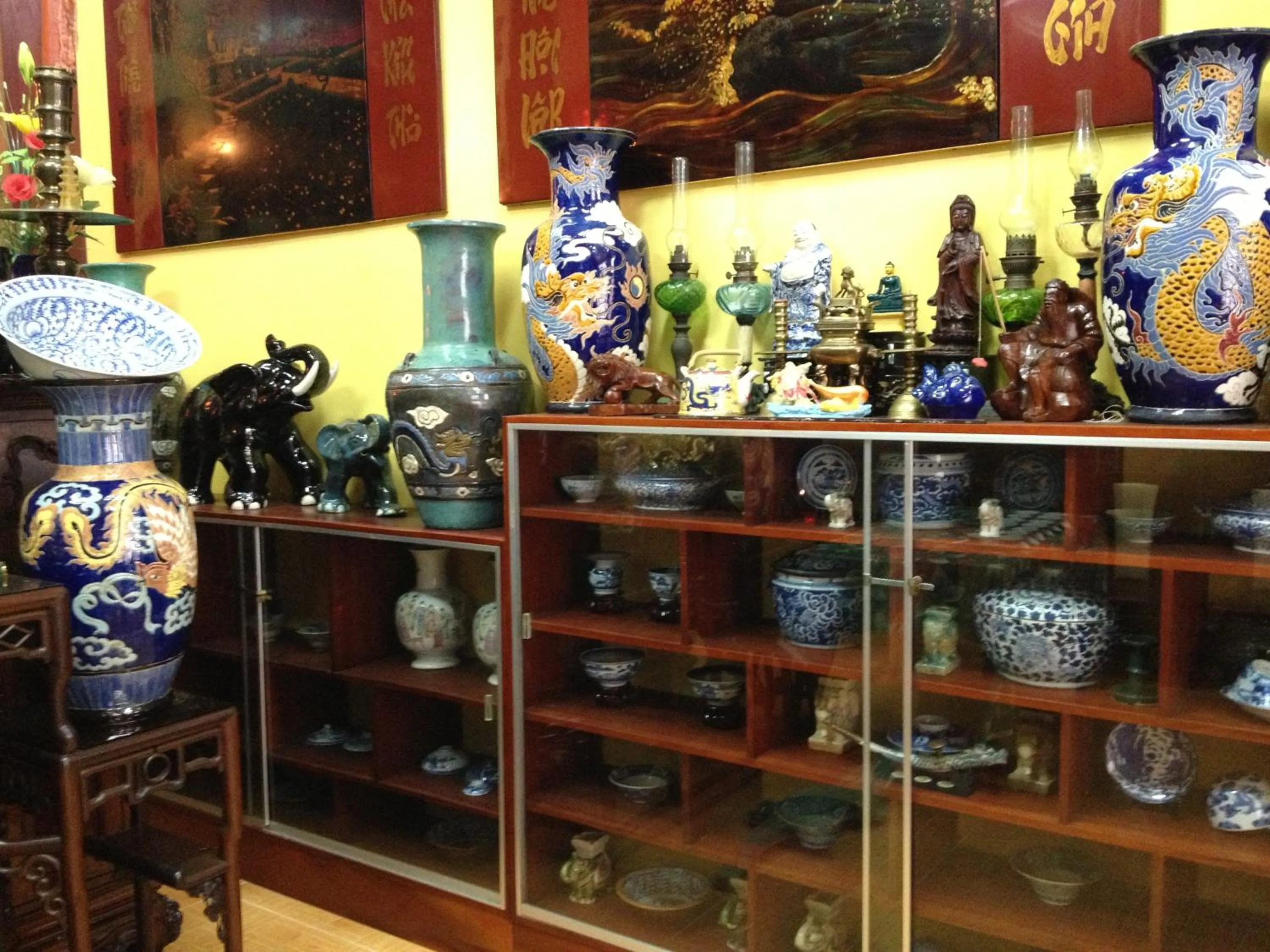 Decorative detail in Huynh Lac Can Tho Hotel