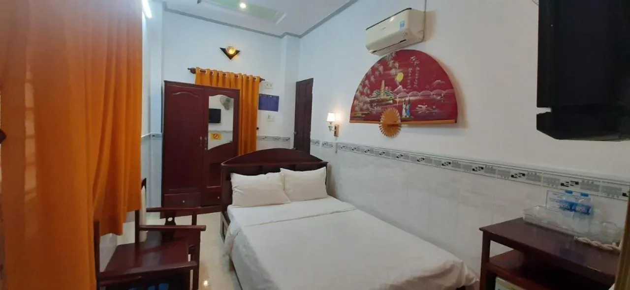 Bed in Huynh Lac Can Tho Hotel