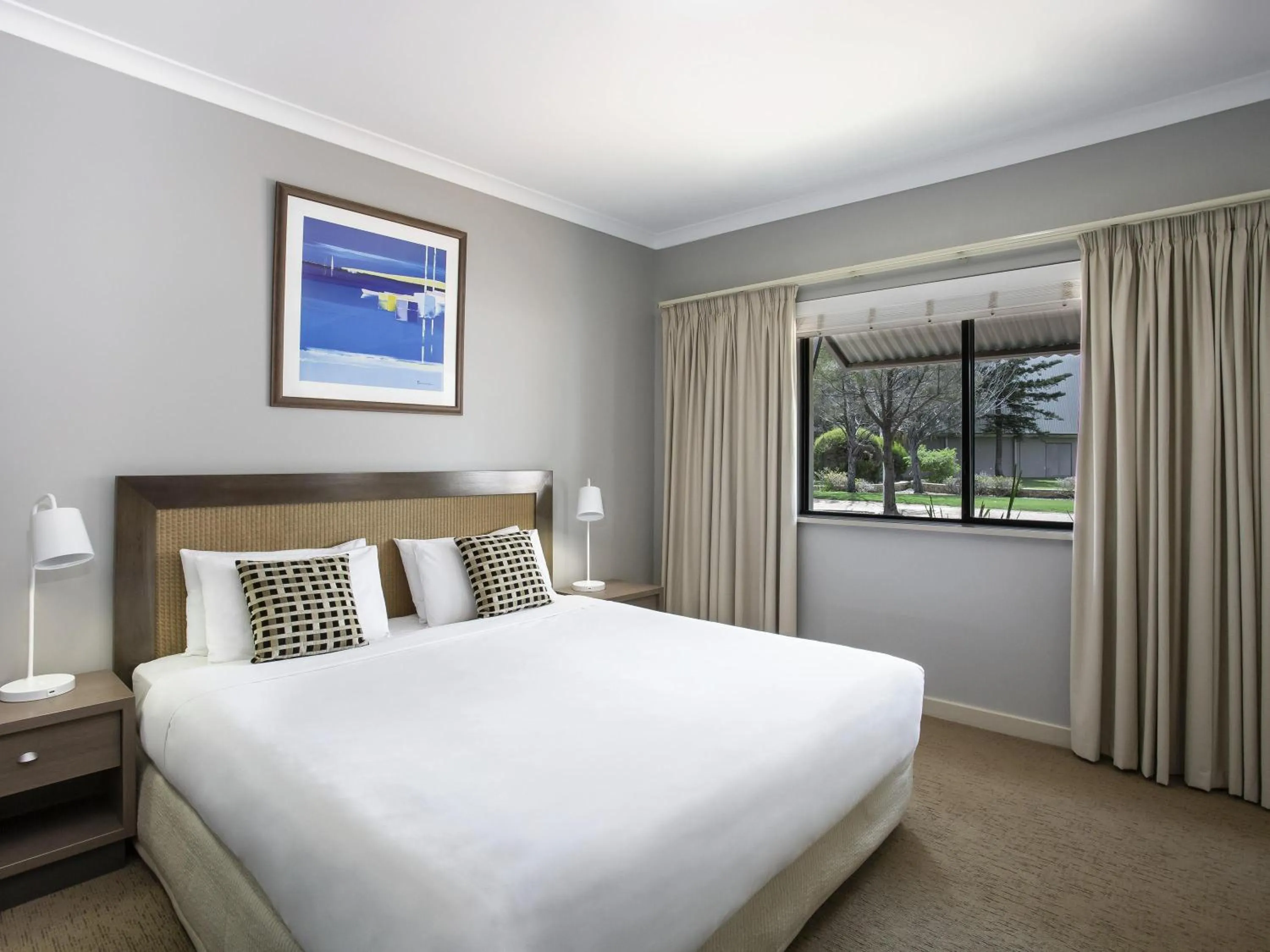 Bedroom, Bed in Mantra Geraldton
