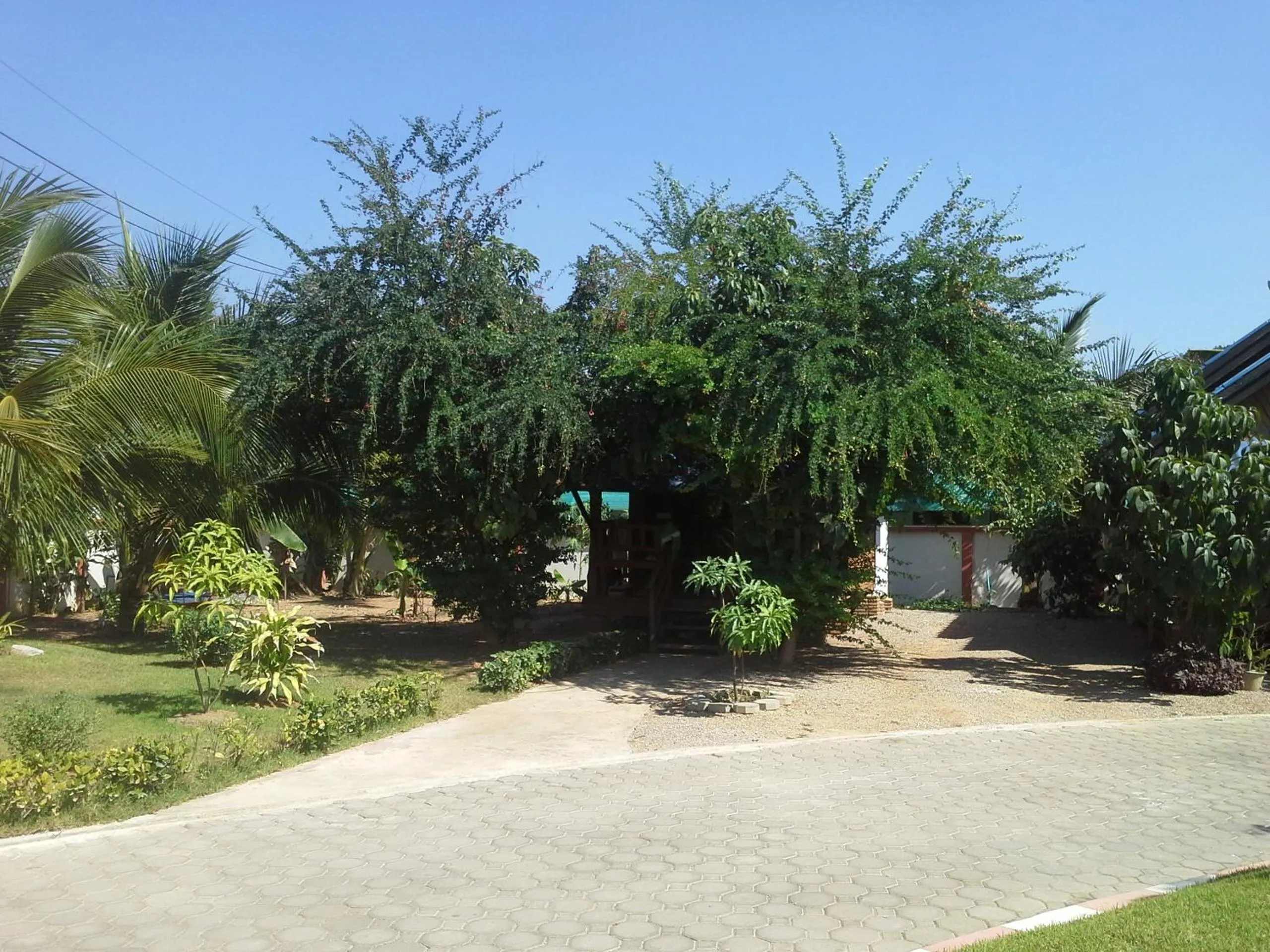 Garden in Suandarbporn Resort Mae Sot