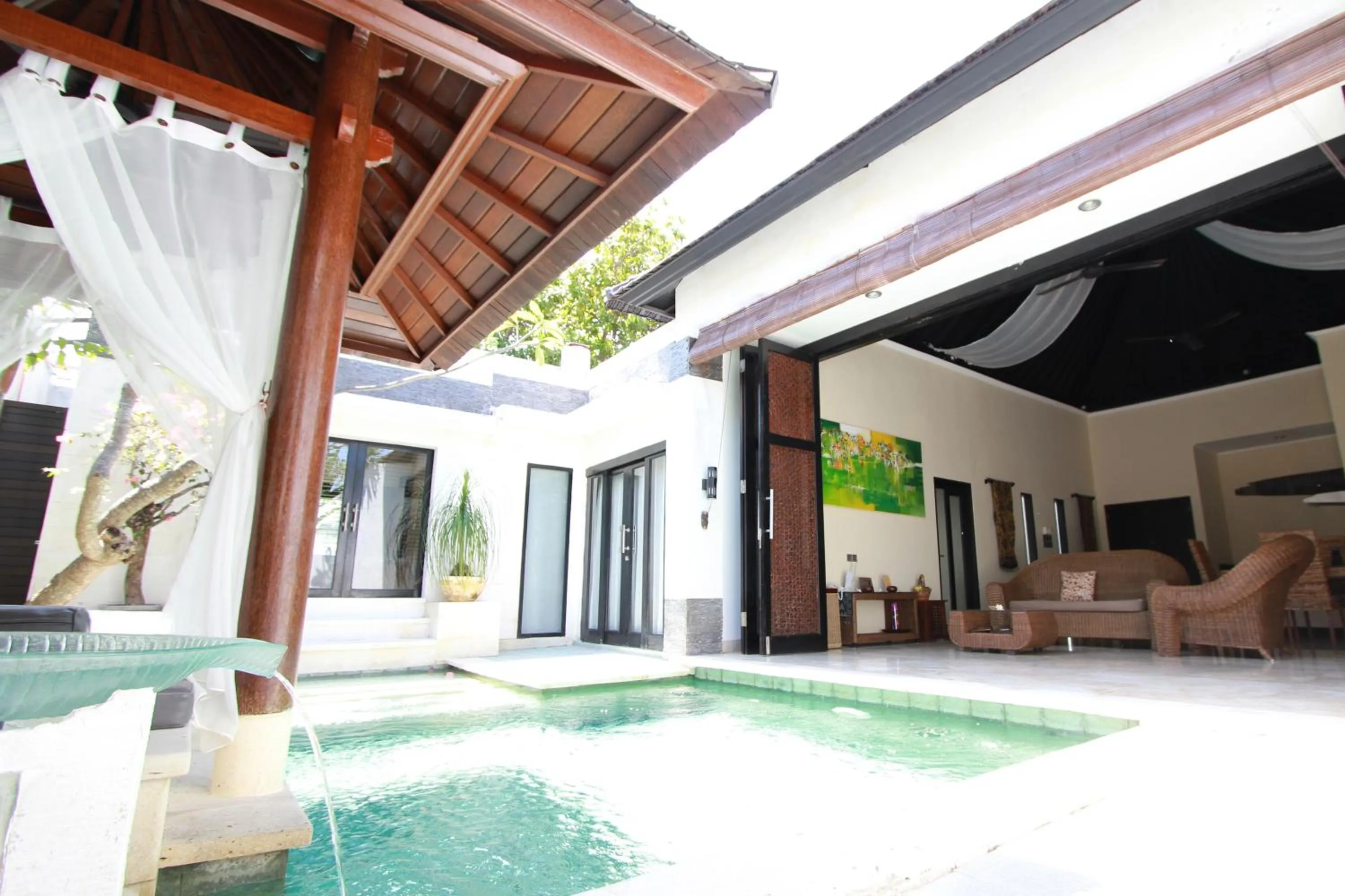 Swimming pool in Nike Villas