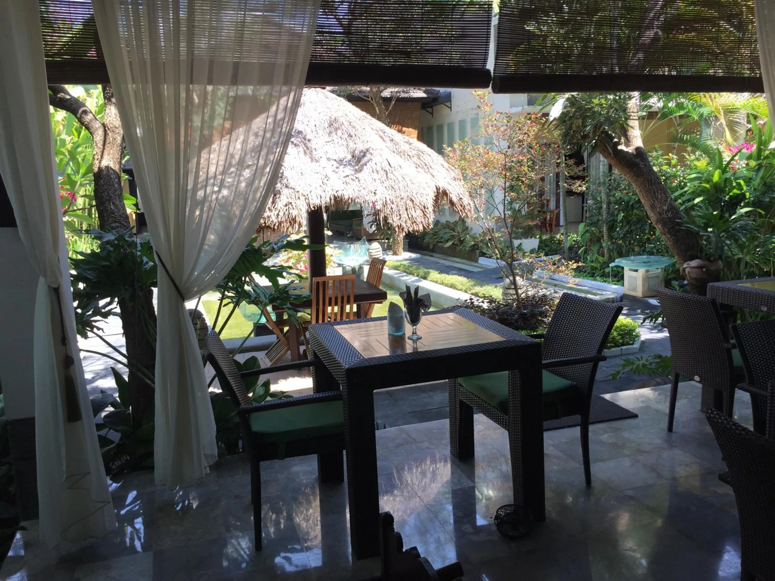 Restaurant/places to eat in Nike Villas