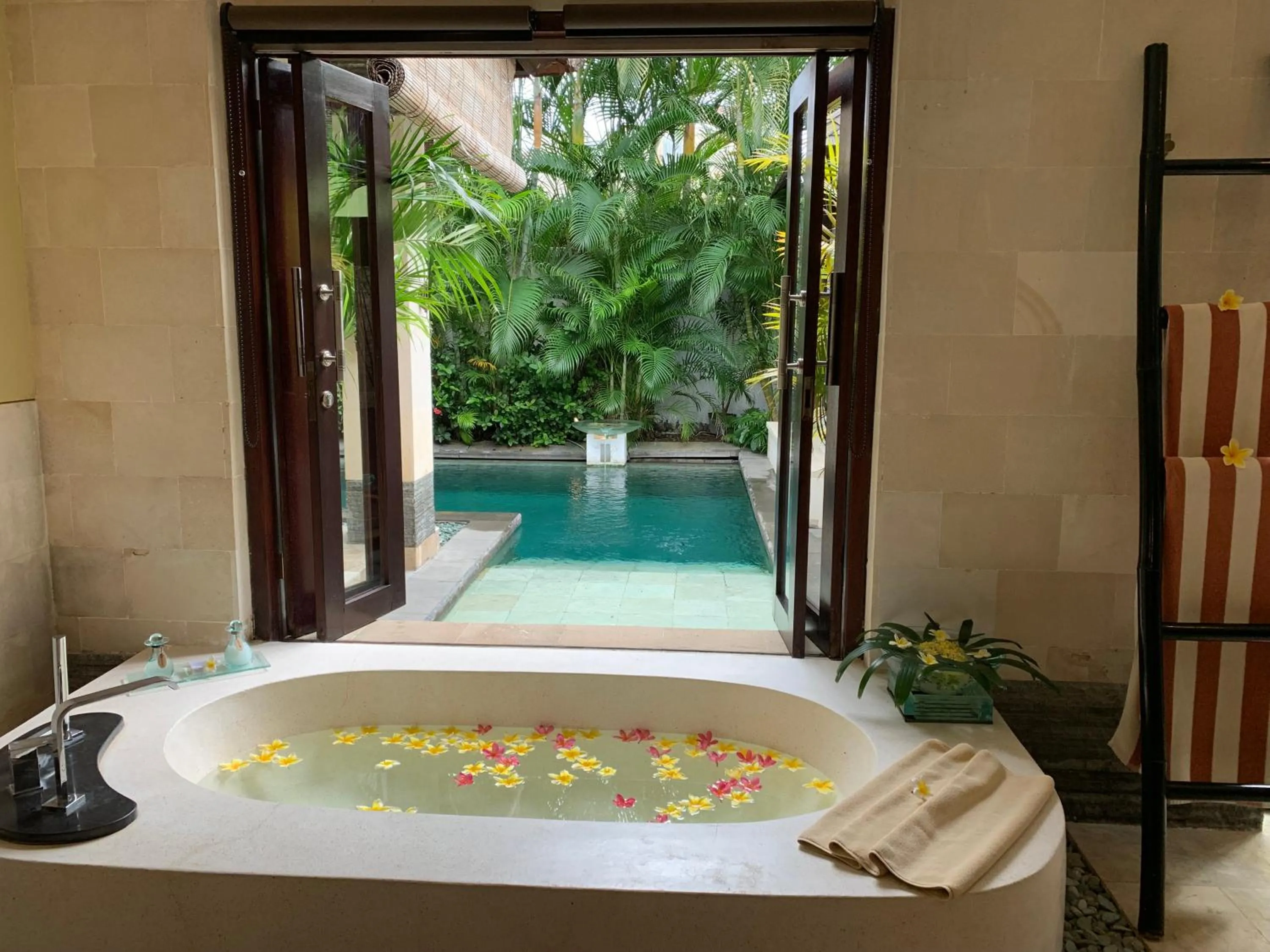 Swimming pool in Nike Villas