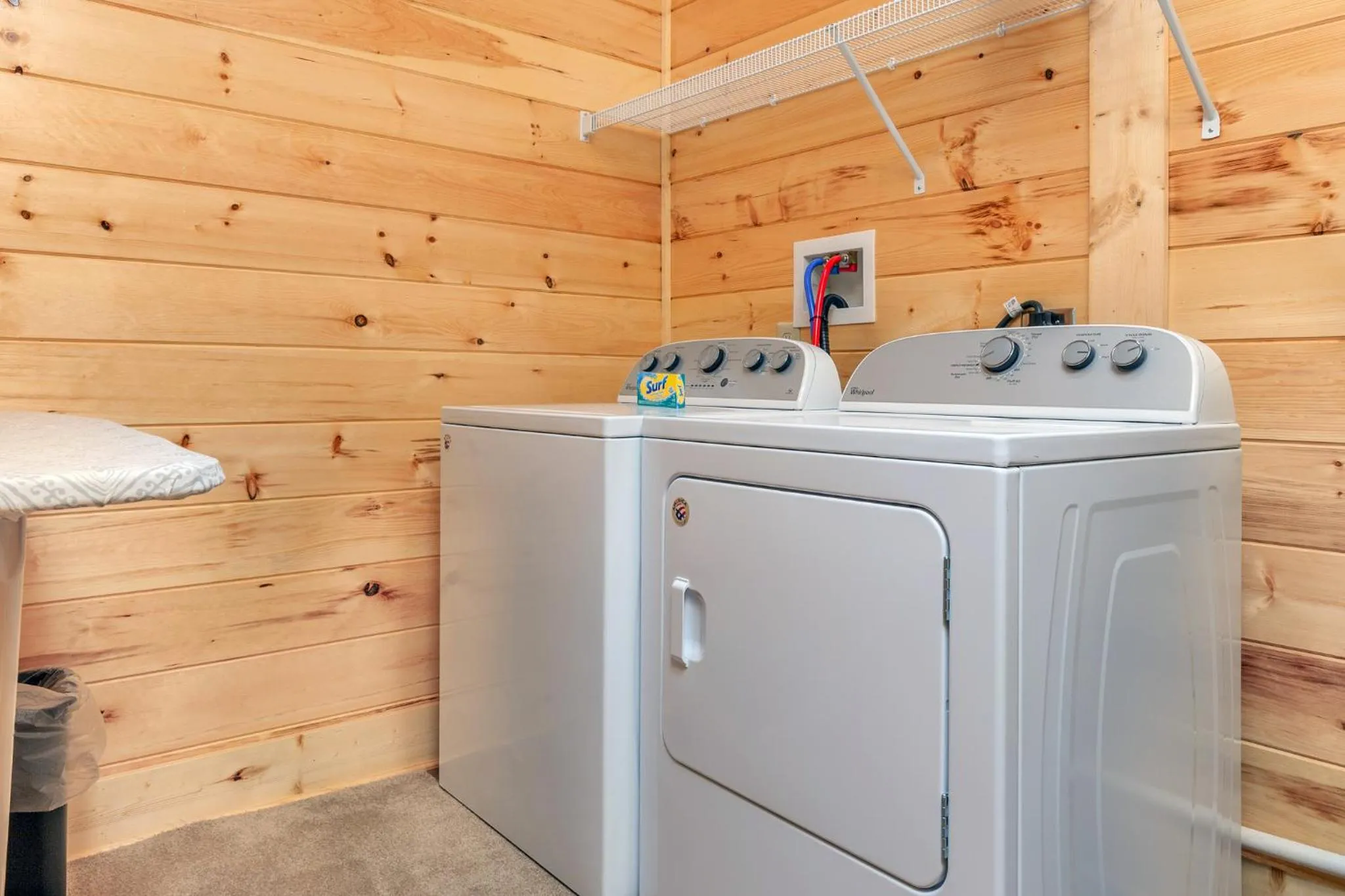 Kitchen or kitchenette in Lone Wolf Lodge