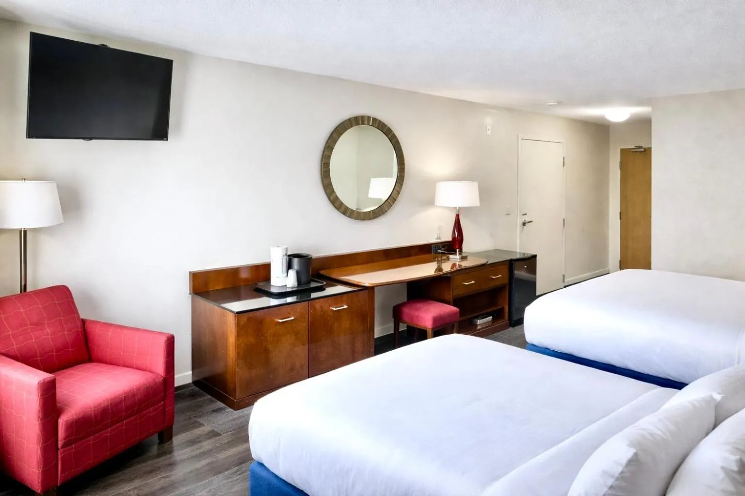 Photo of the whole room, Bed in Islander Inn