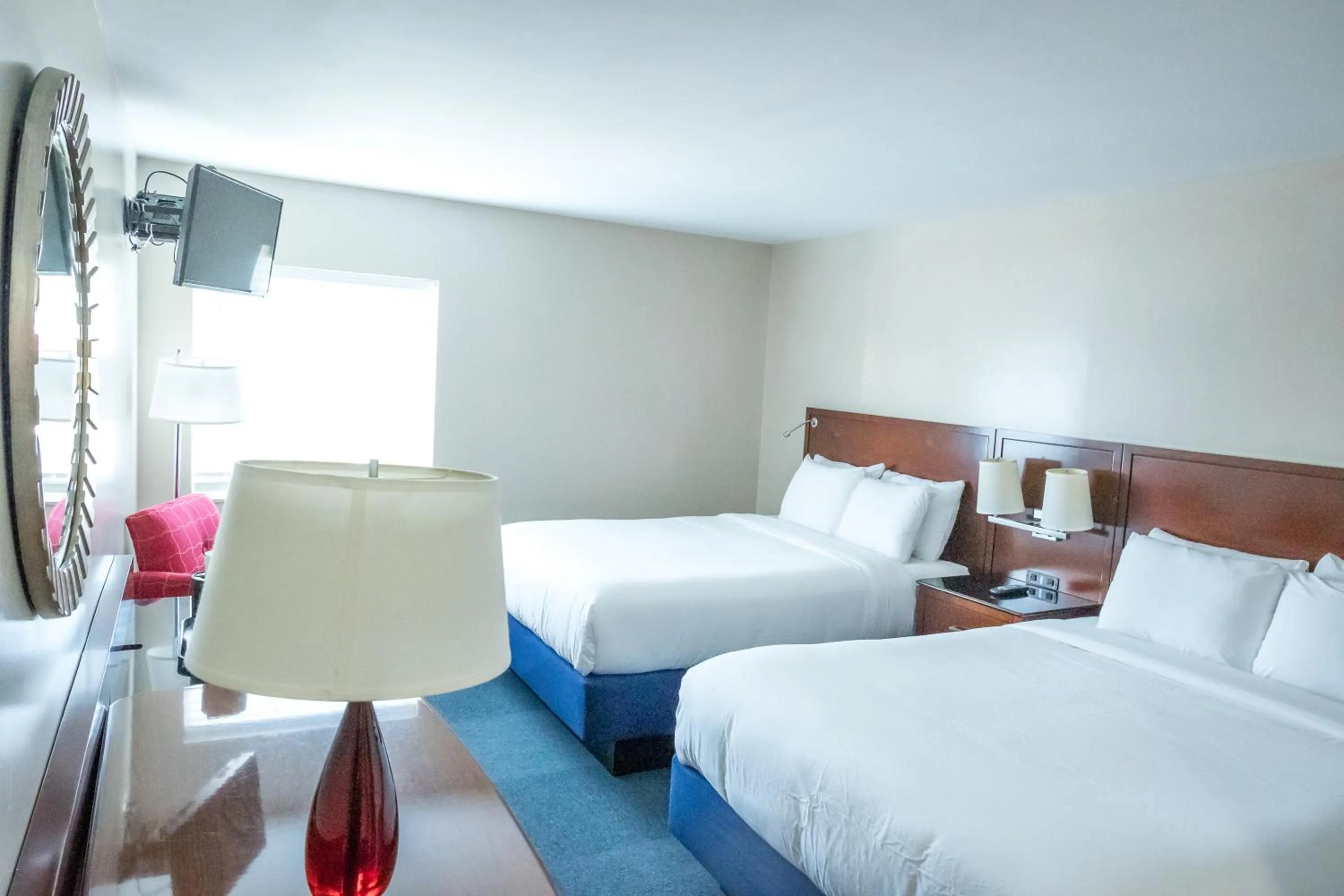 Photo of the whole room, Bed in Islander Inn