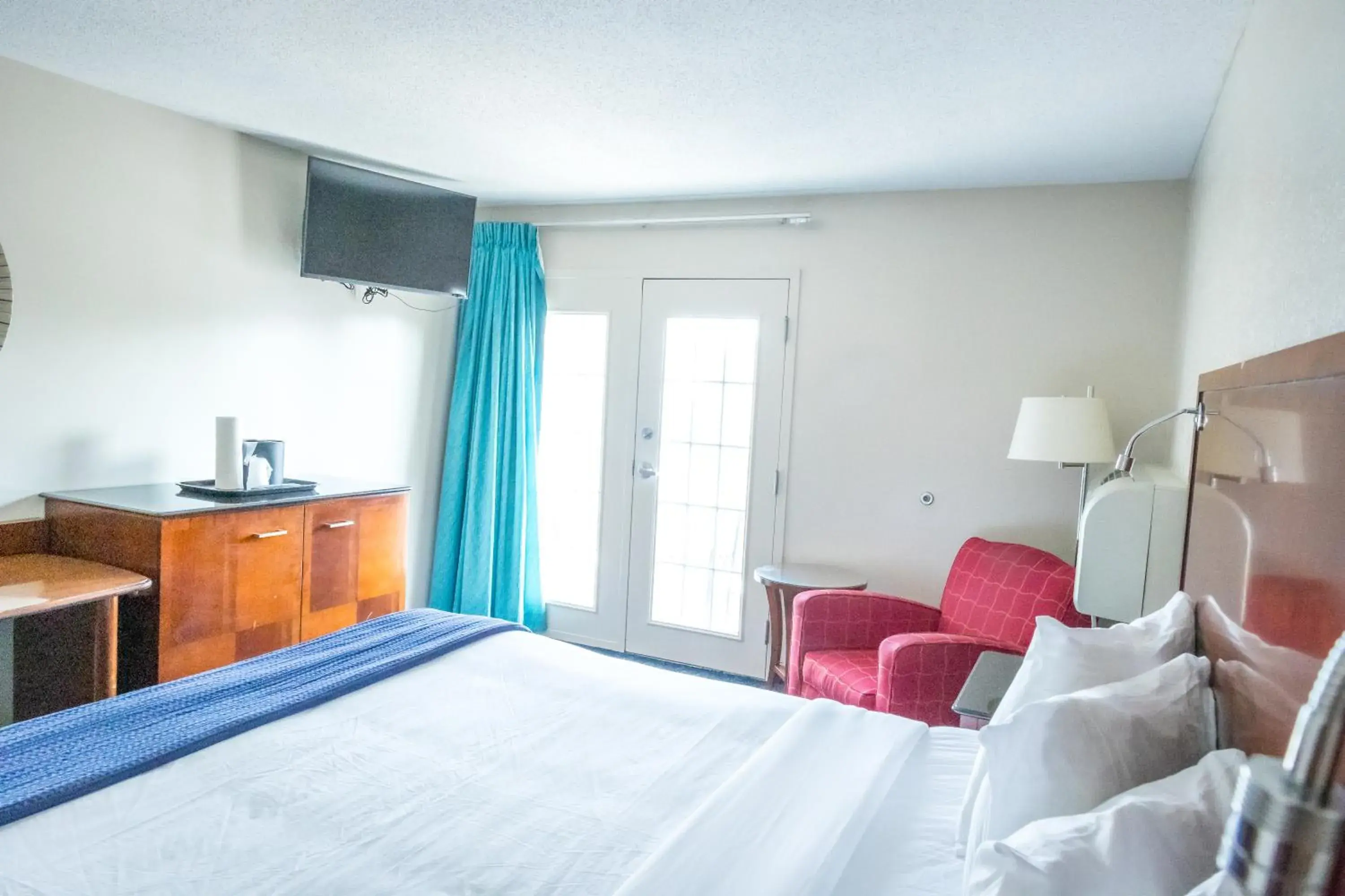 King Room with Balcony in Islander Inn King Room with Balcony in Islander Inn