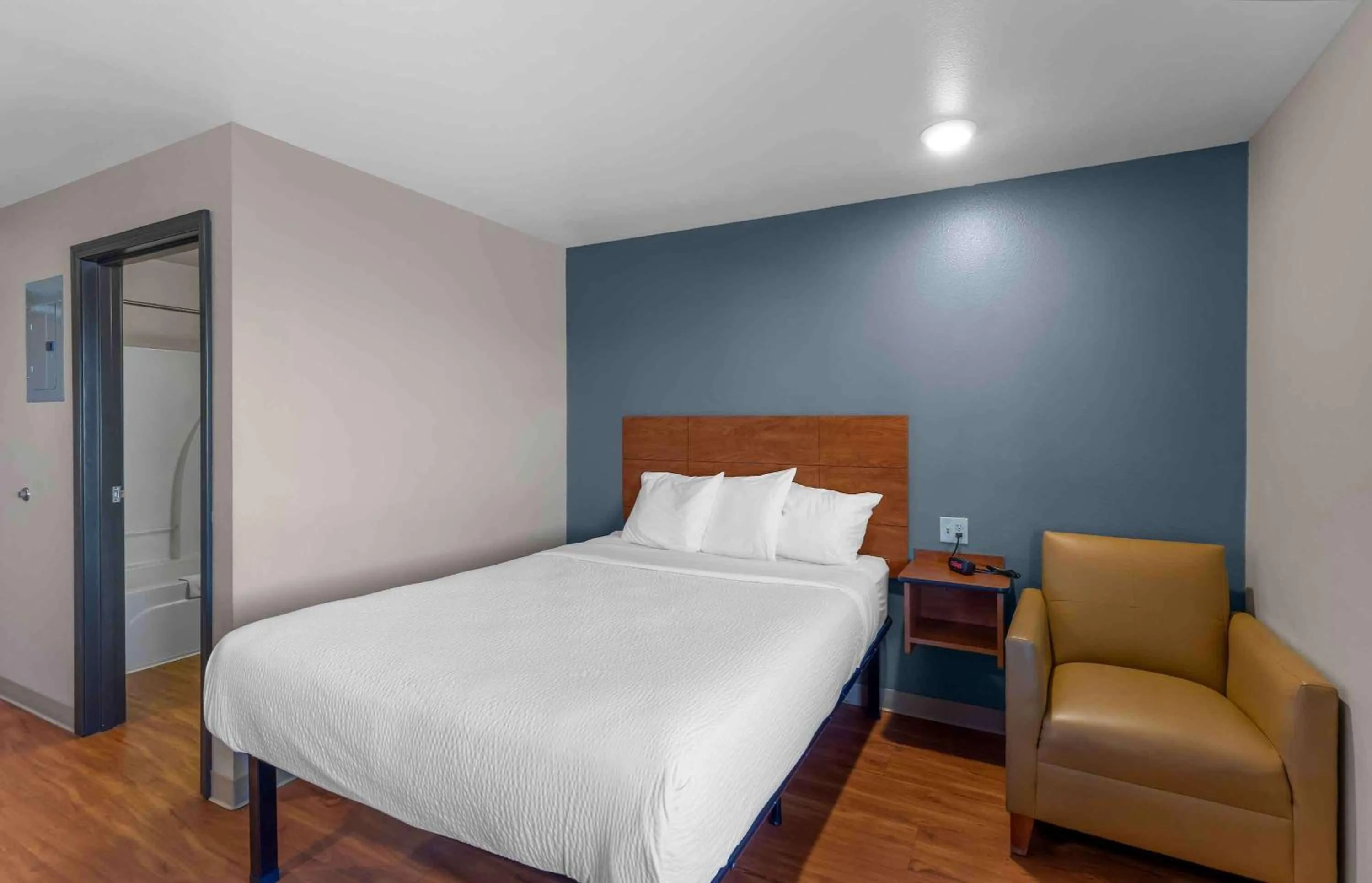 Bedroom, Bed in Extended Stay America Suites - Denver - Airport