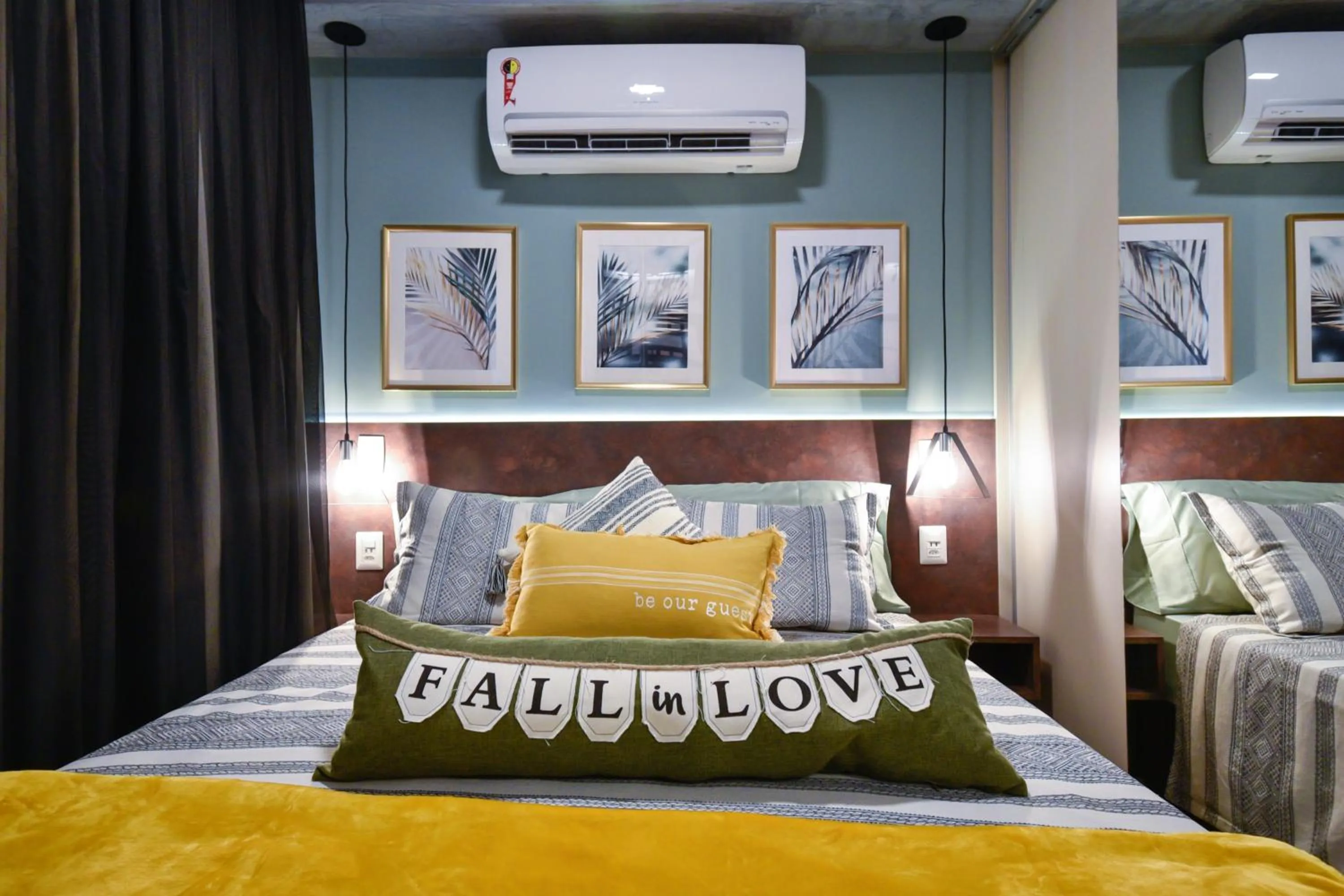 Photo of the whole room, Bed in Edifício Summit Pinheiros, Aptos com Wi-Fi, Ar Condicionado, Varanda, Piscina, Academia e Estacionamento, Próximo ao Metrô