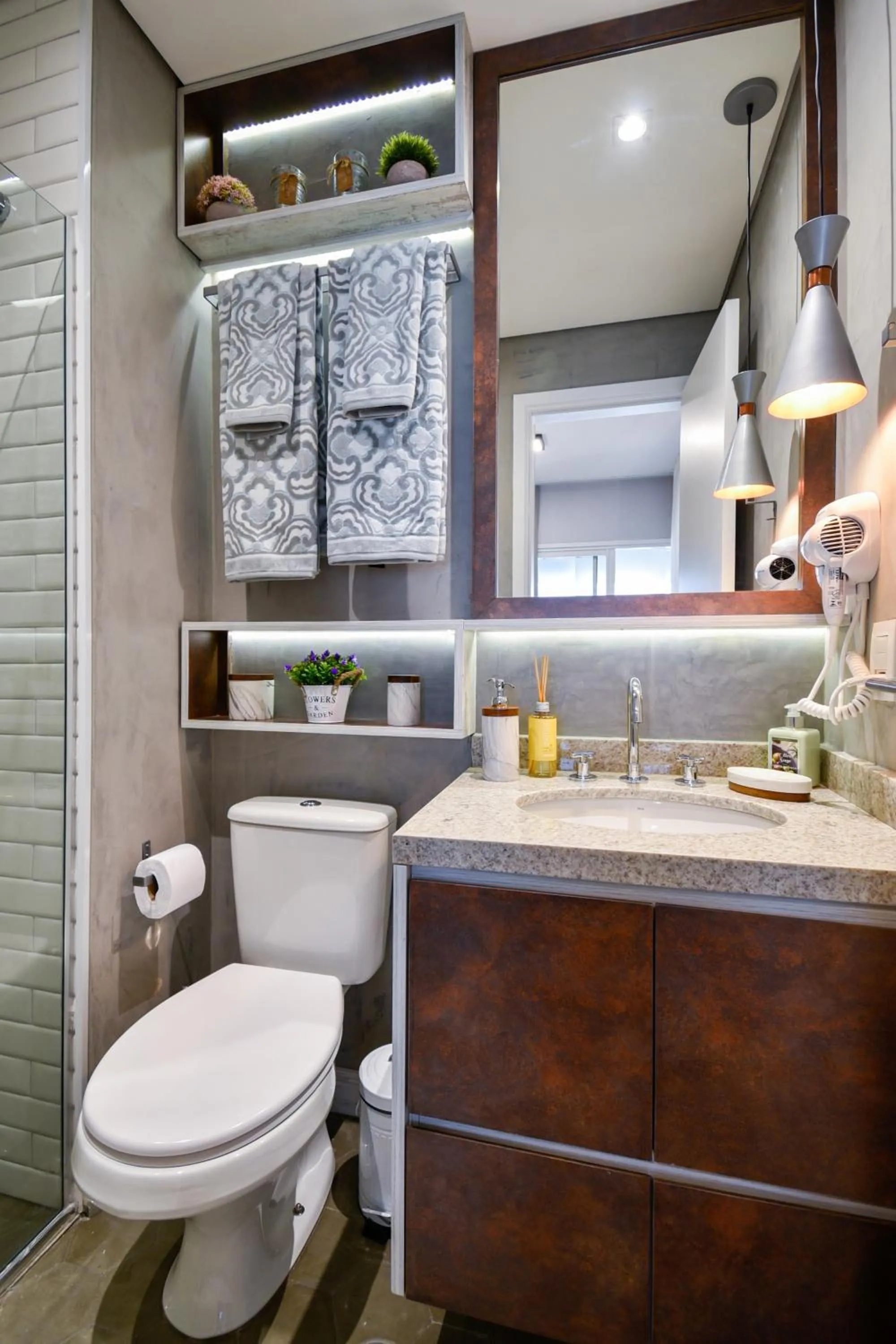 Toilet in Edifício Summit Pinheiros, Aptos com Wi-Fi, Ar Condicionado, Varanda, Piscina, Academia e Estacionamento, Próximo ao Metrô