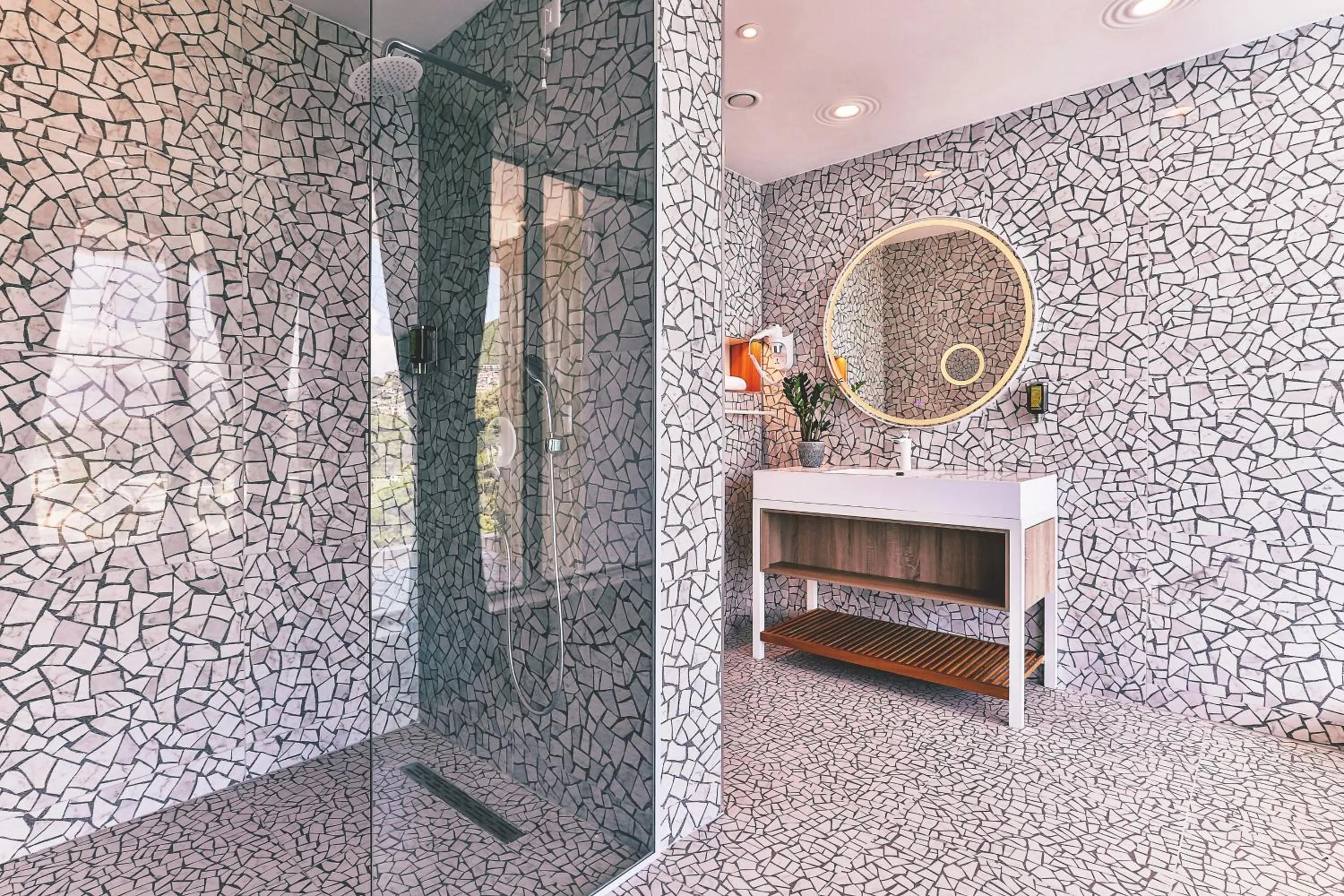 Bathroom in Carine Hotel Kumbor Superior