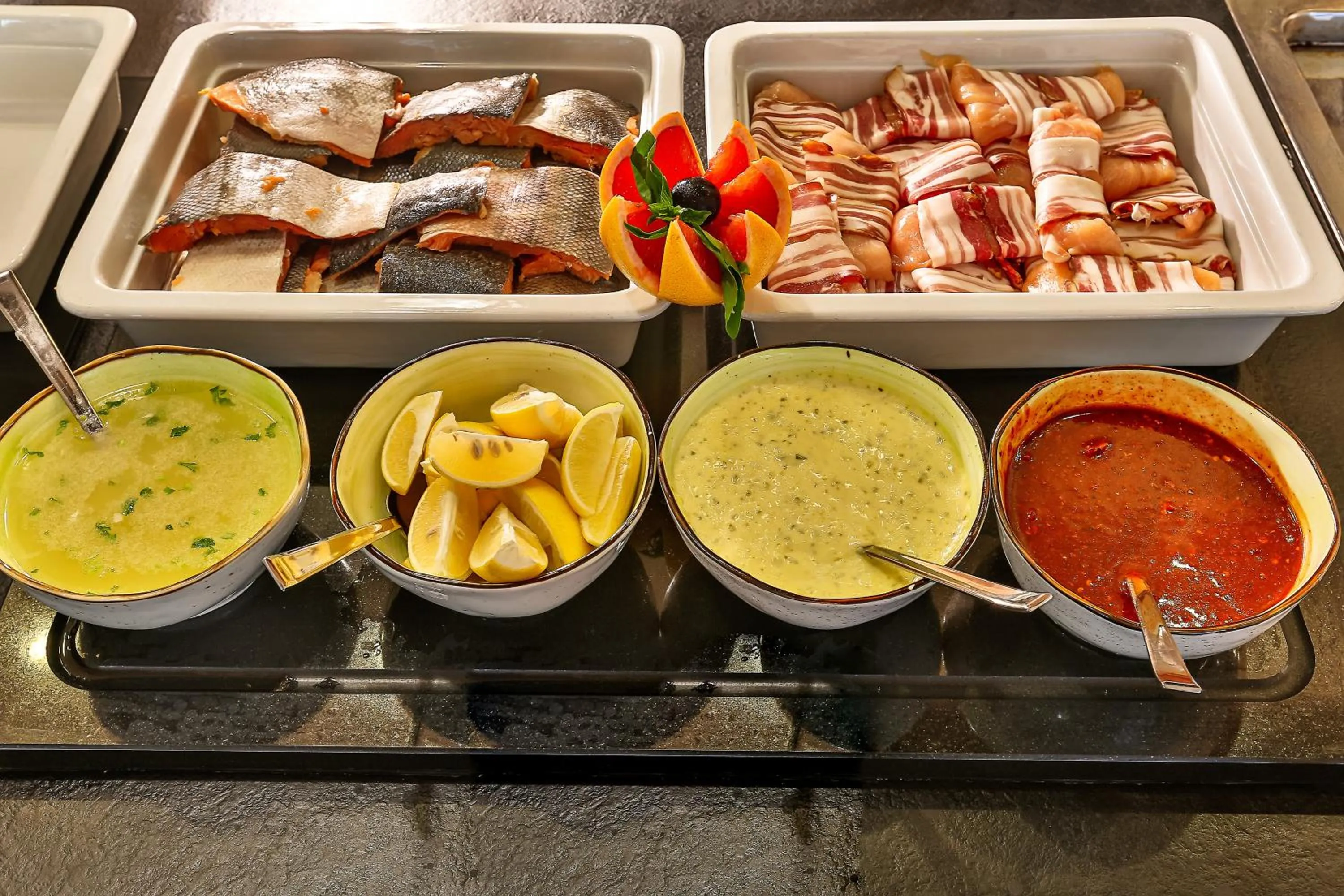 Restaurant/places to eat in Carine Hotel Kumbor Superior