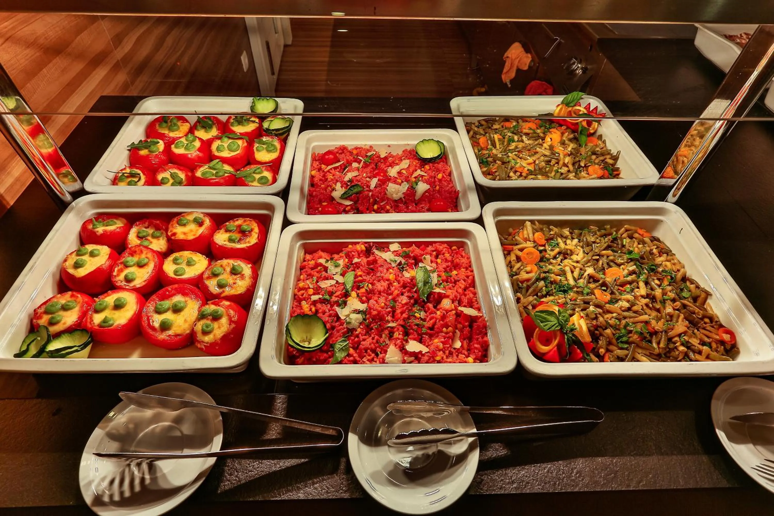 Restaurant/places to eat in Carine Hotel Kumbor Superior