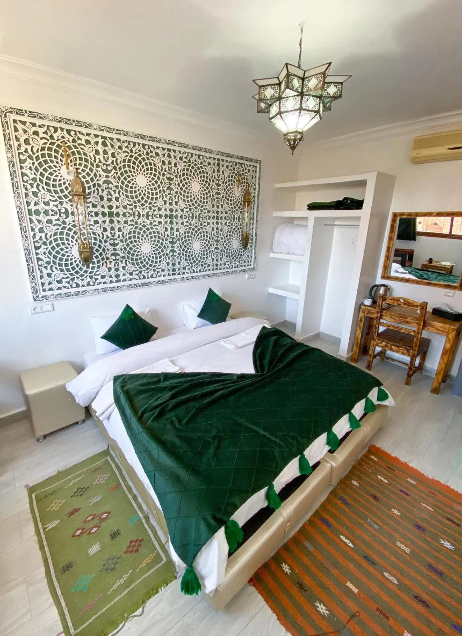 Bedroom, Bed in Hotel Riad Amlal