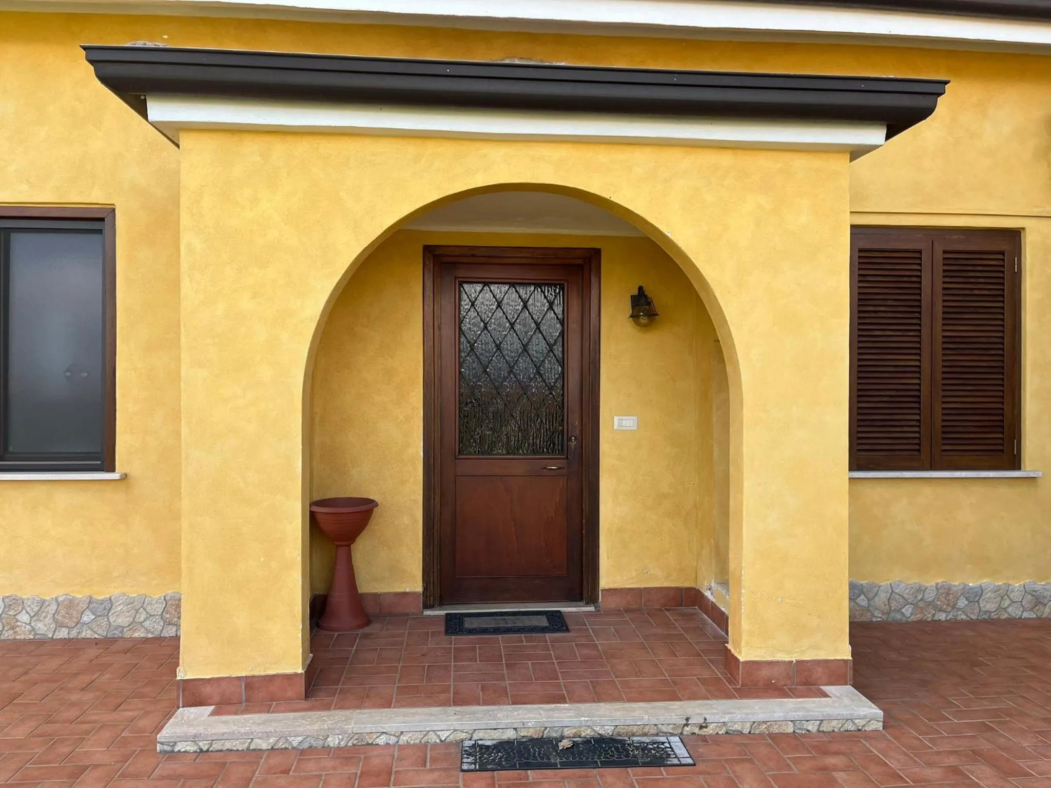 Facade/entrance in Le Ganze