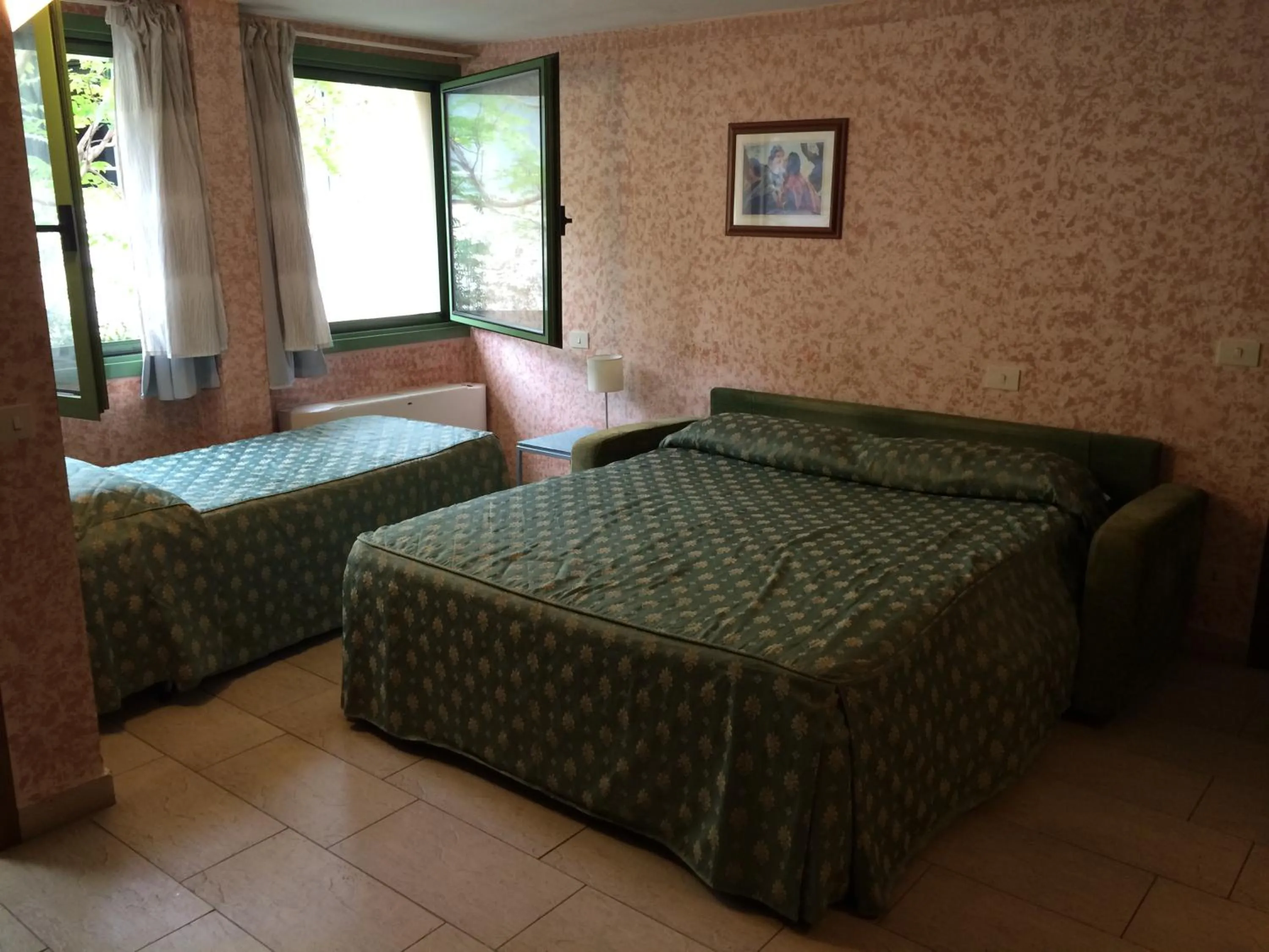 Photo of the whole room in Gemini Studios