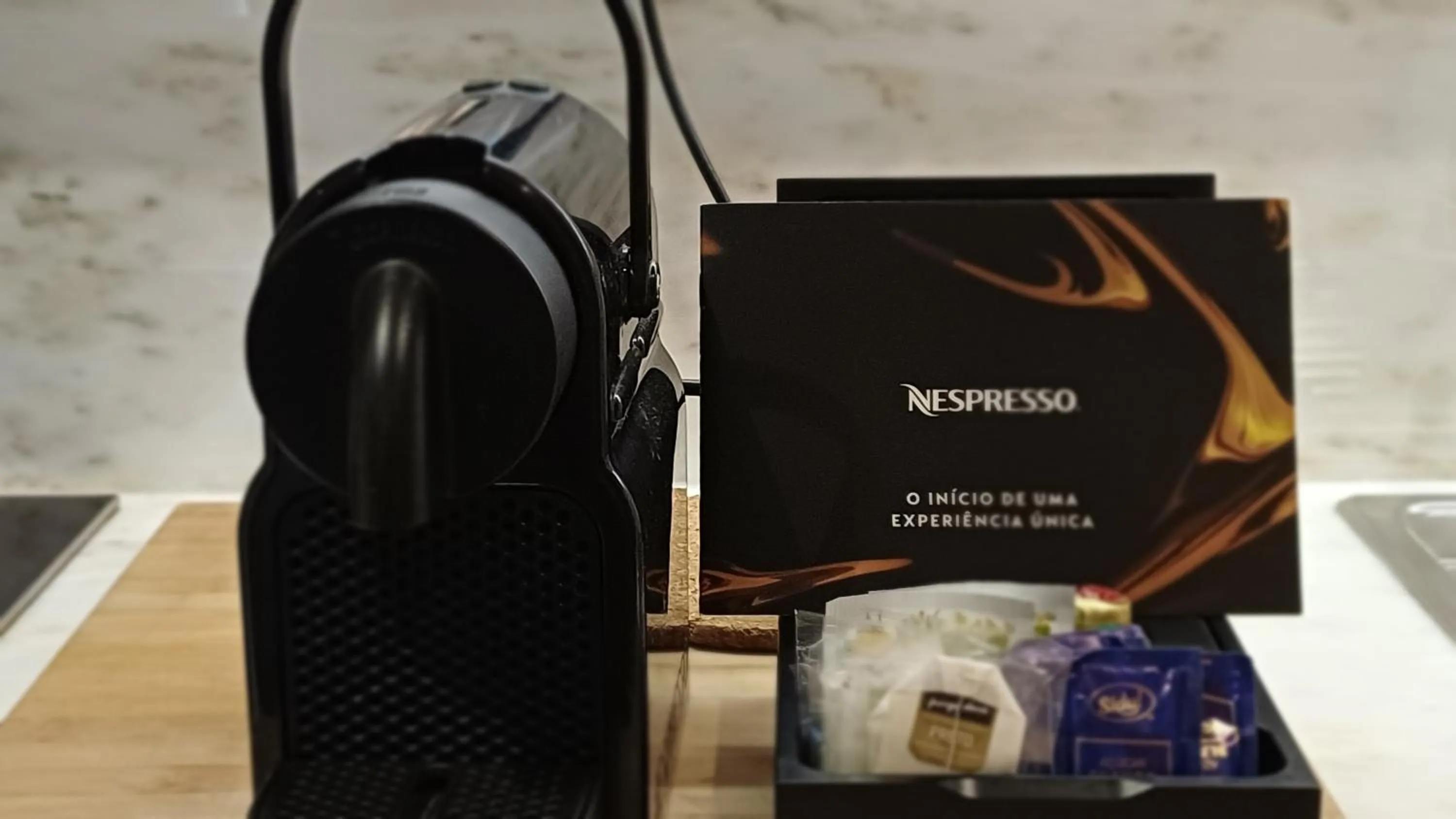 Coffee/tea facilities in Apartamentos Villa Bolhao