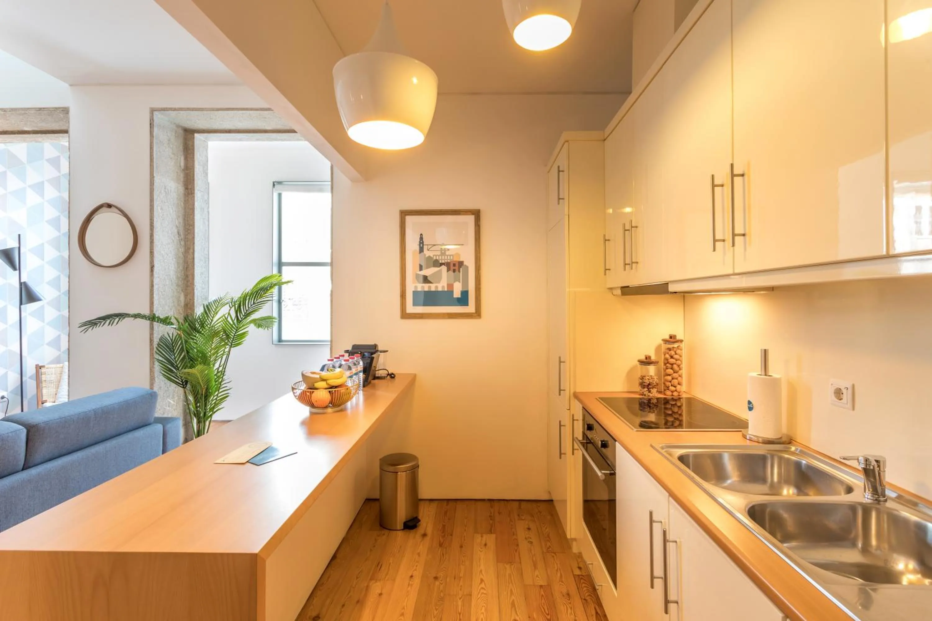 Communal kitchen in Apartamentos Villa Bolhao