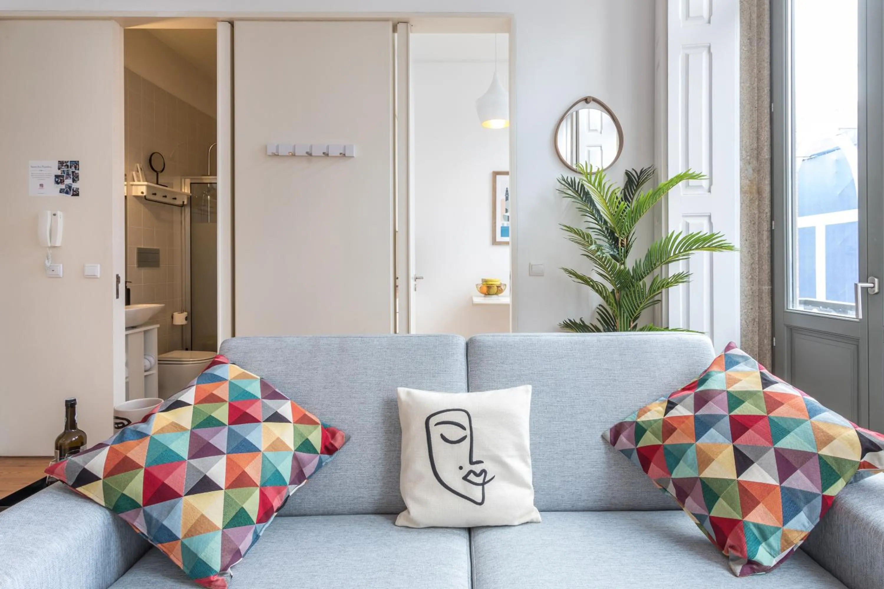 Communal lounge/ TV room in Apartamentos Villa Bolhao