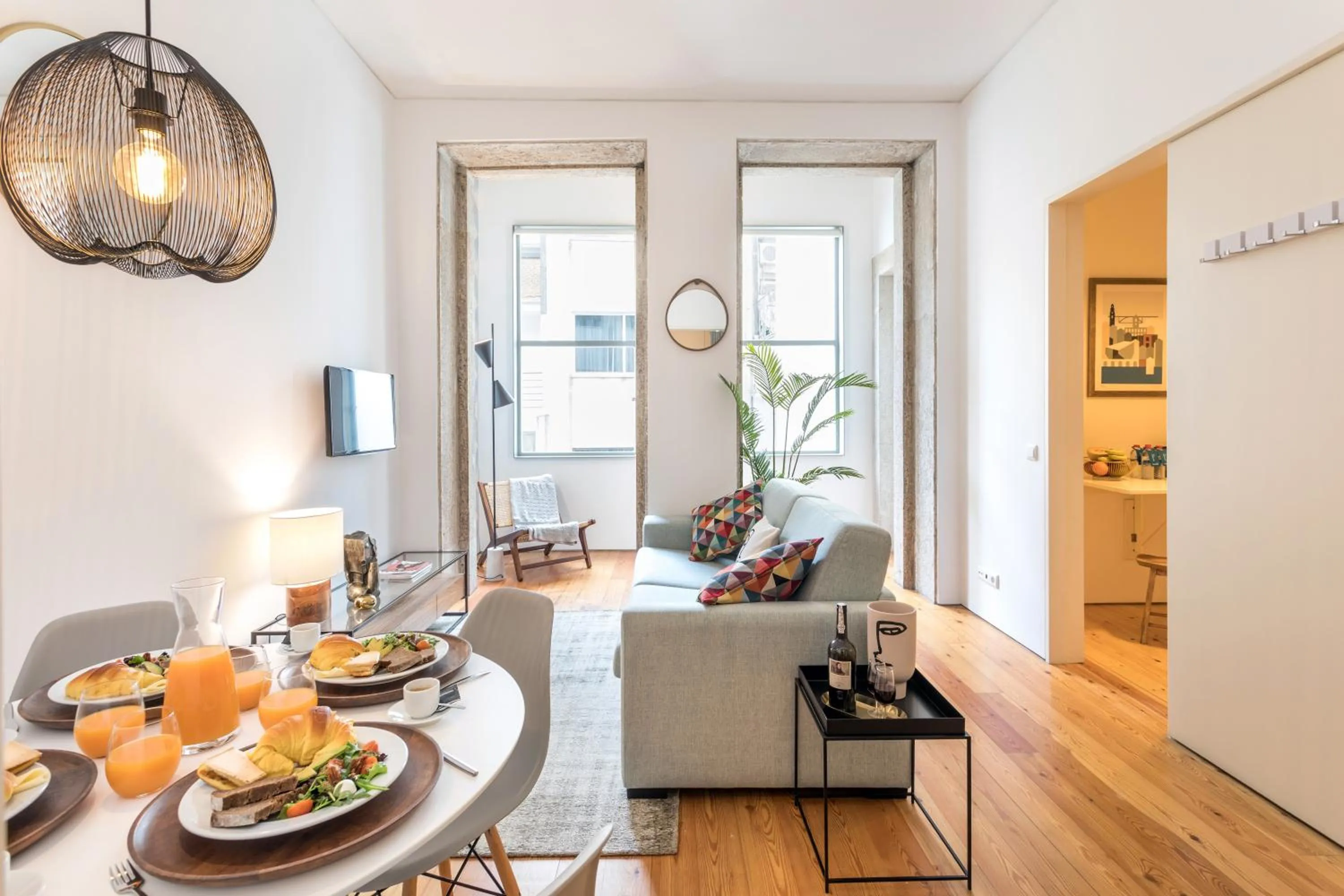 Communal lounge/ TV room in Apartamentos Villa Bolhao