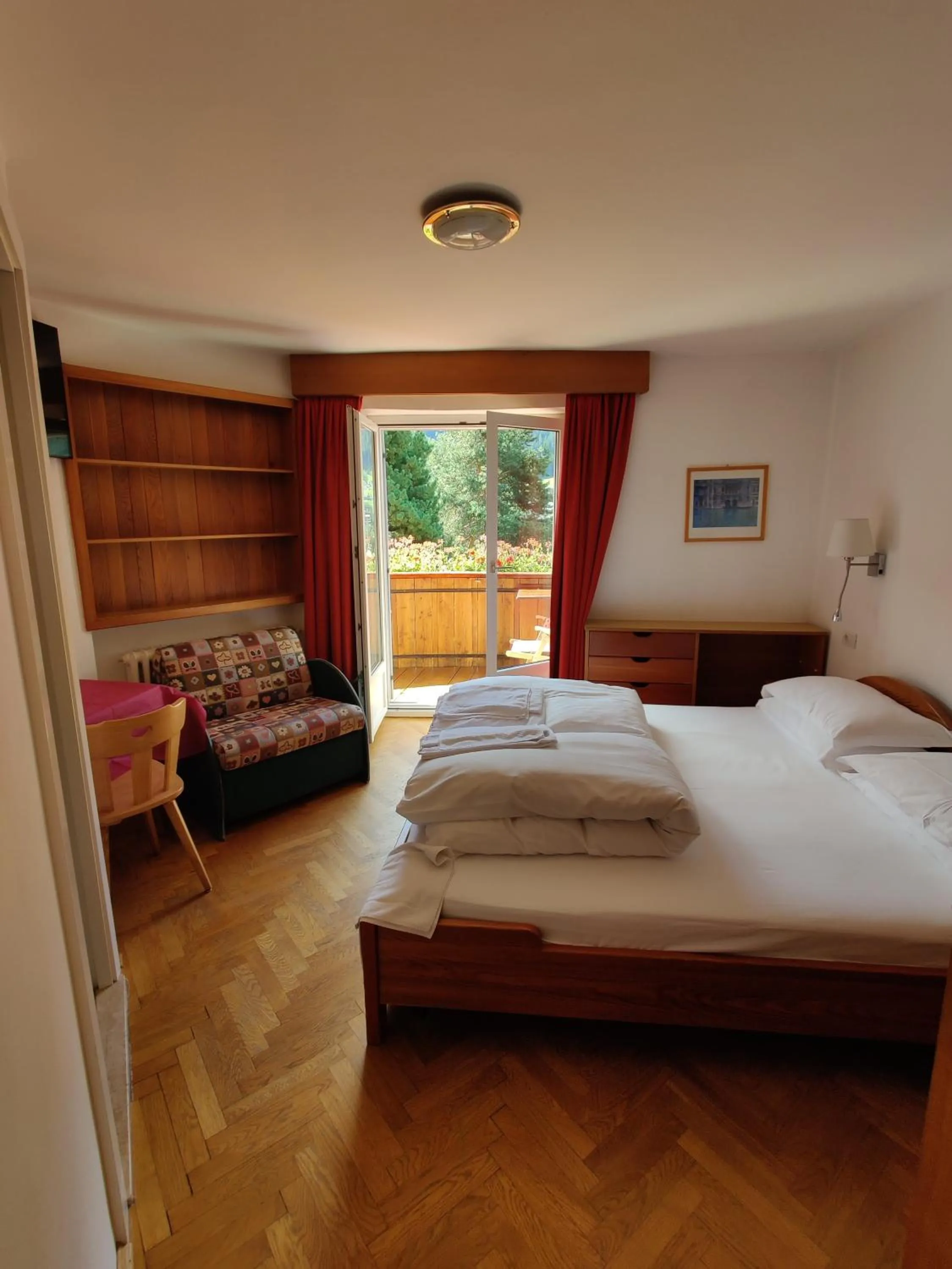 Bed in AppartChalet LA RONDULA - 100m from Seceda
