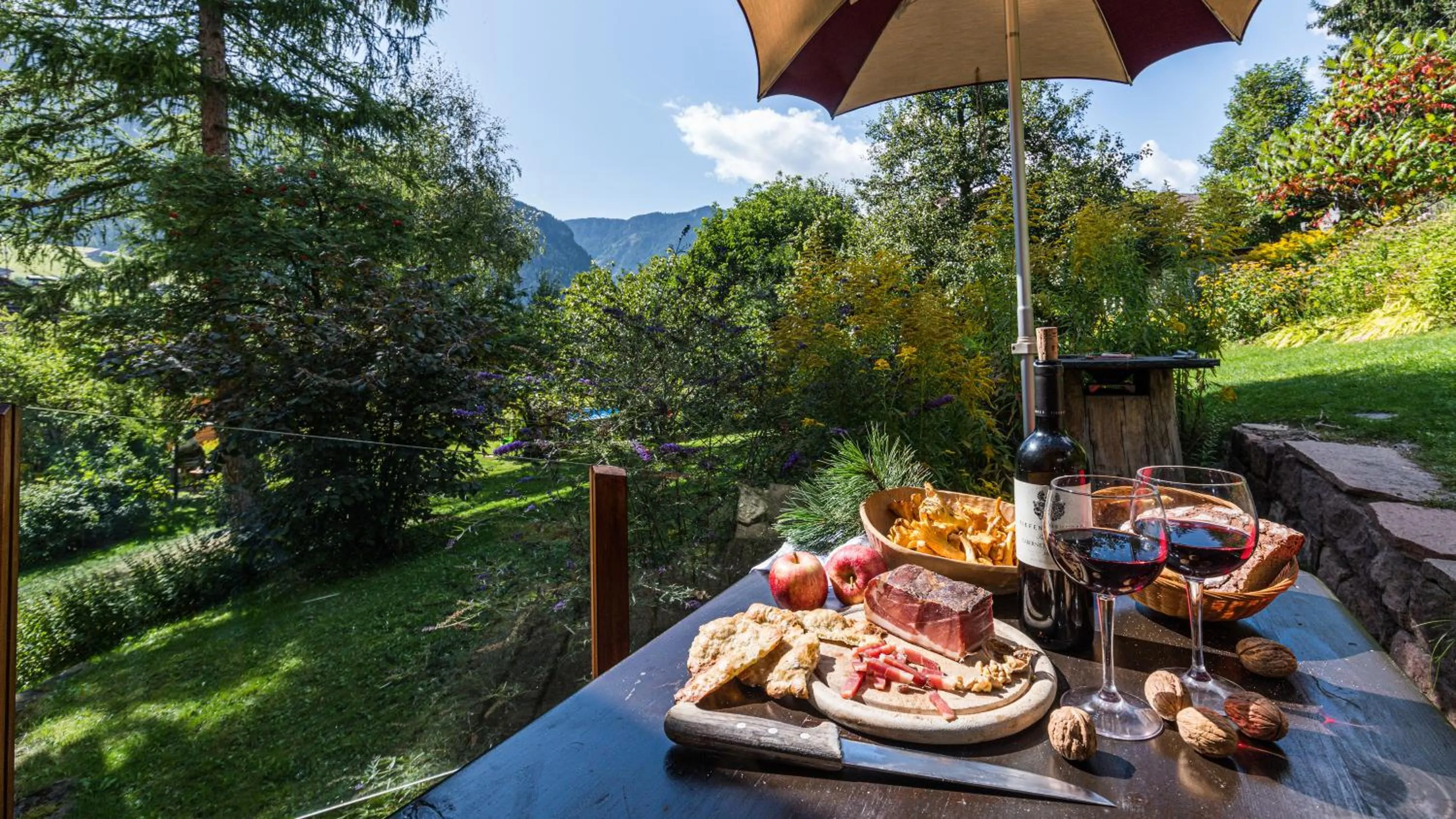 Balcony/Terrace in AppartChalet LA RONDULA - 100m from Seceda