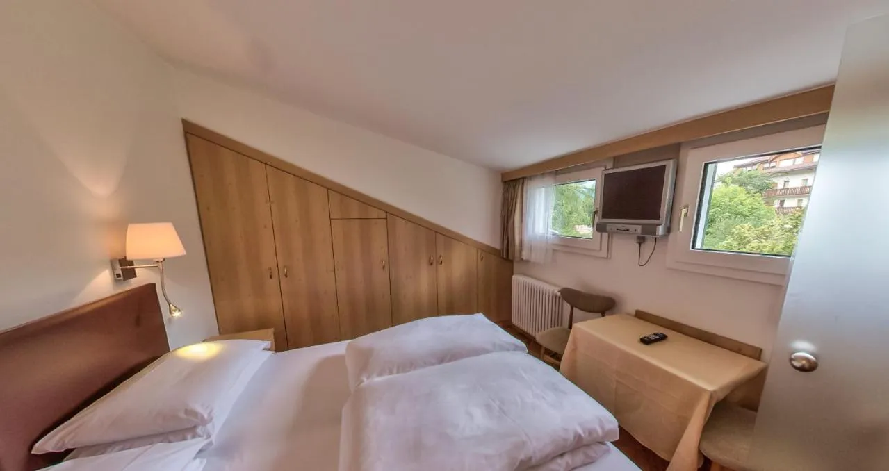 Bed in AppartChalet LA RONDULA - 100m from Seceda