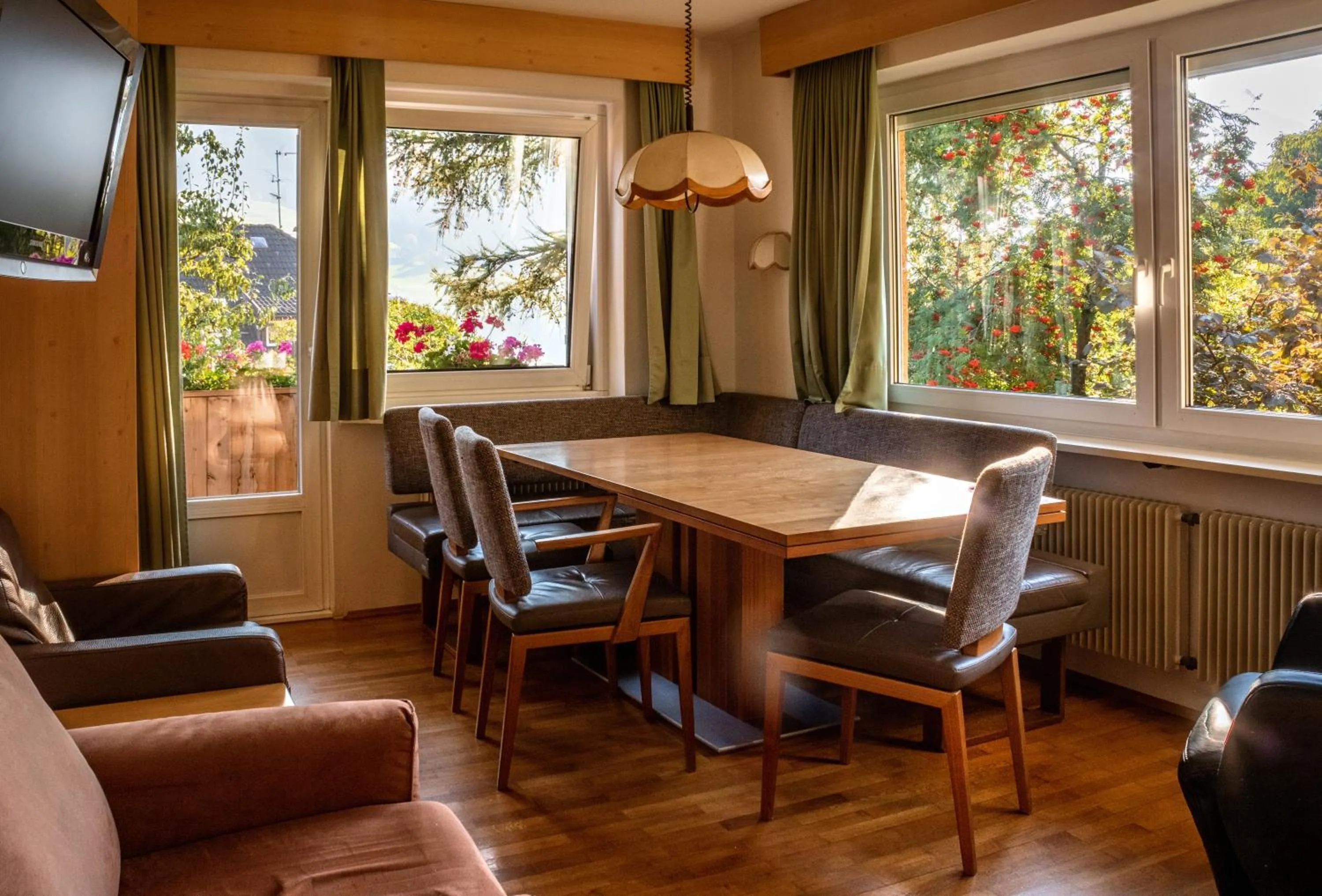 Living room in AppartChalet LA RONDULA - 100m from Seceda