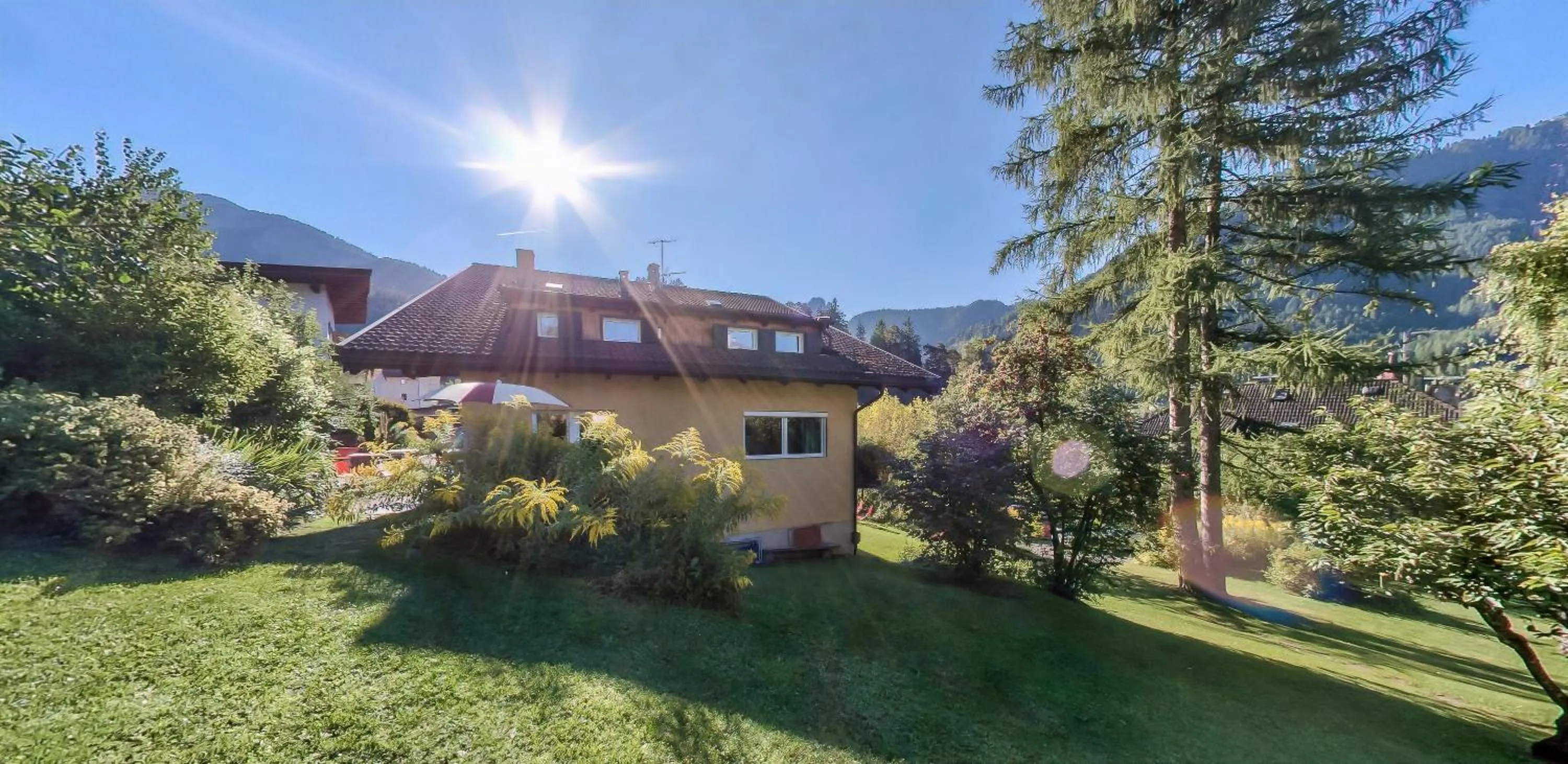 Garden in AppartChalet LA RONDULA - 100m from Seceda