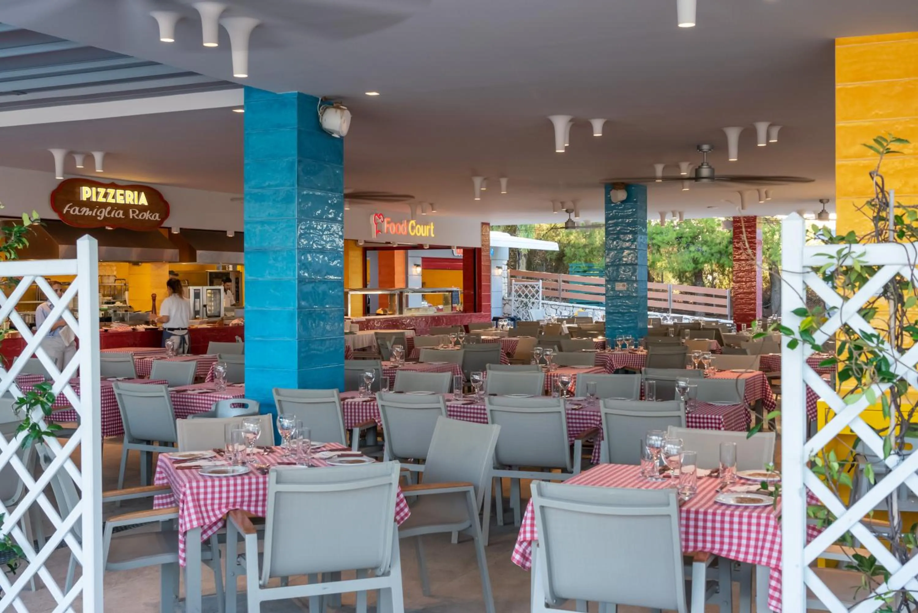 Restaurant/places to eat in Mareblue Beach
