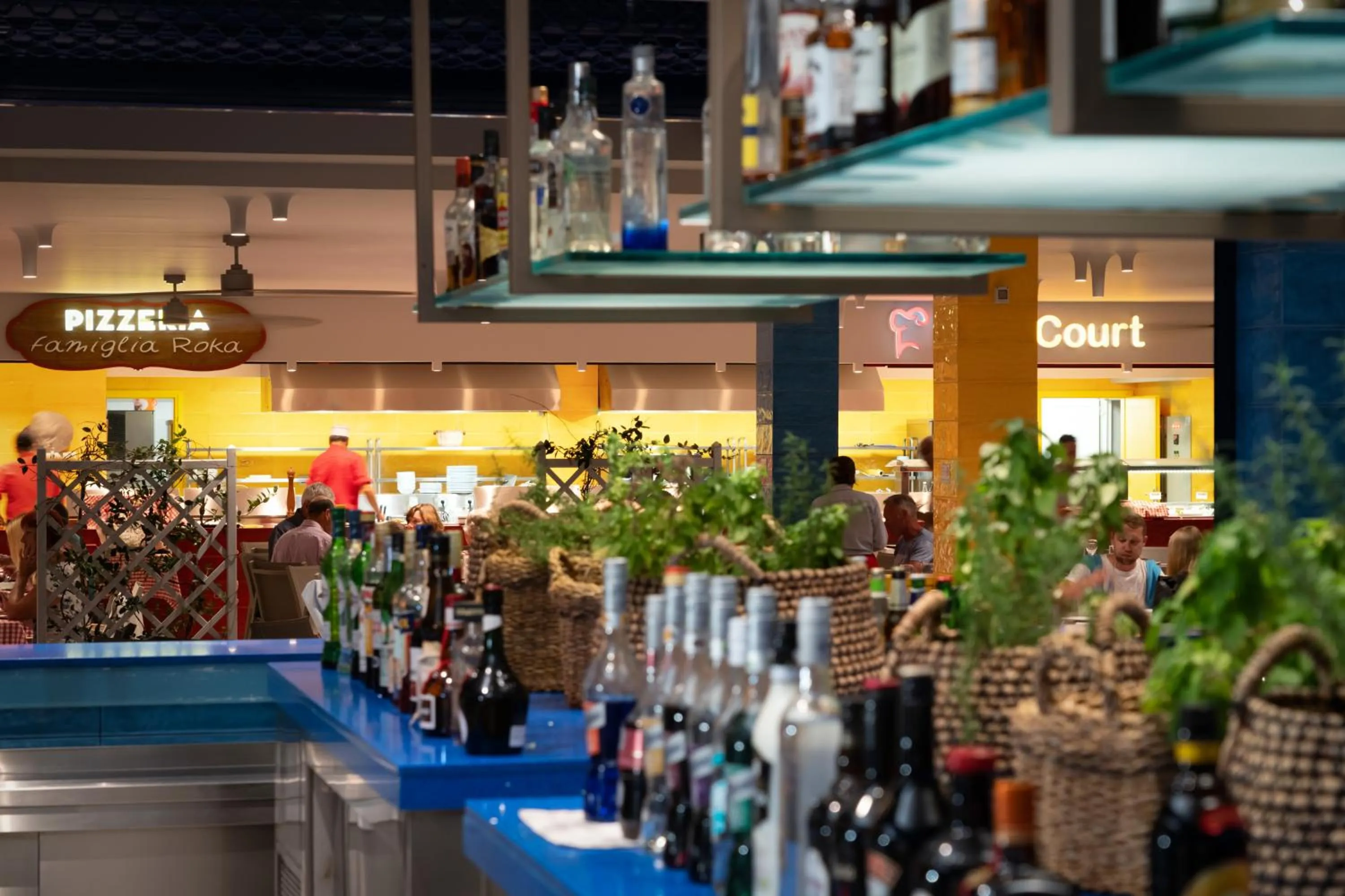 Restaurant/places to eat in Mareblue Beach