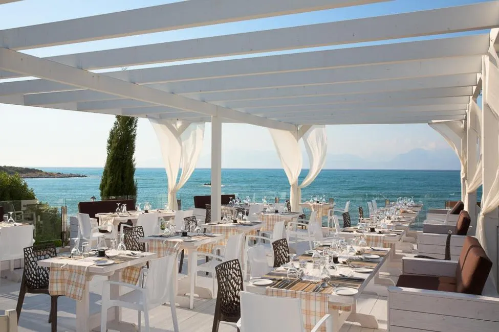 Restaurant/places to eat in Mareblue Beach