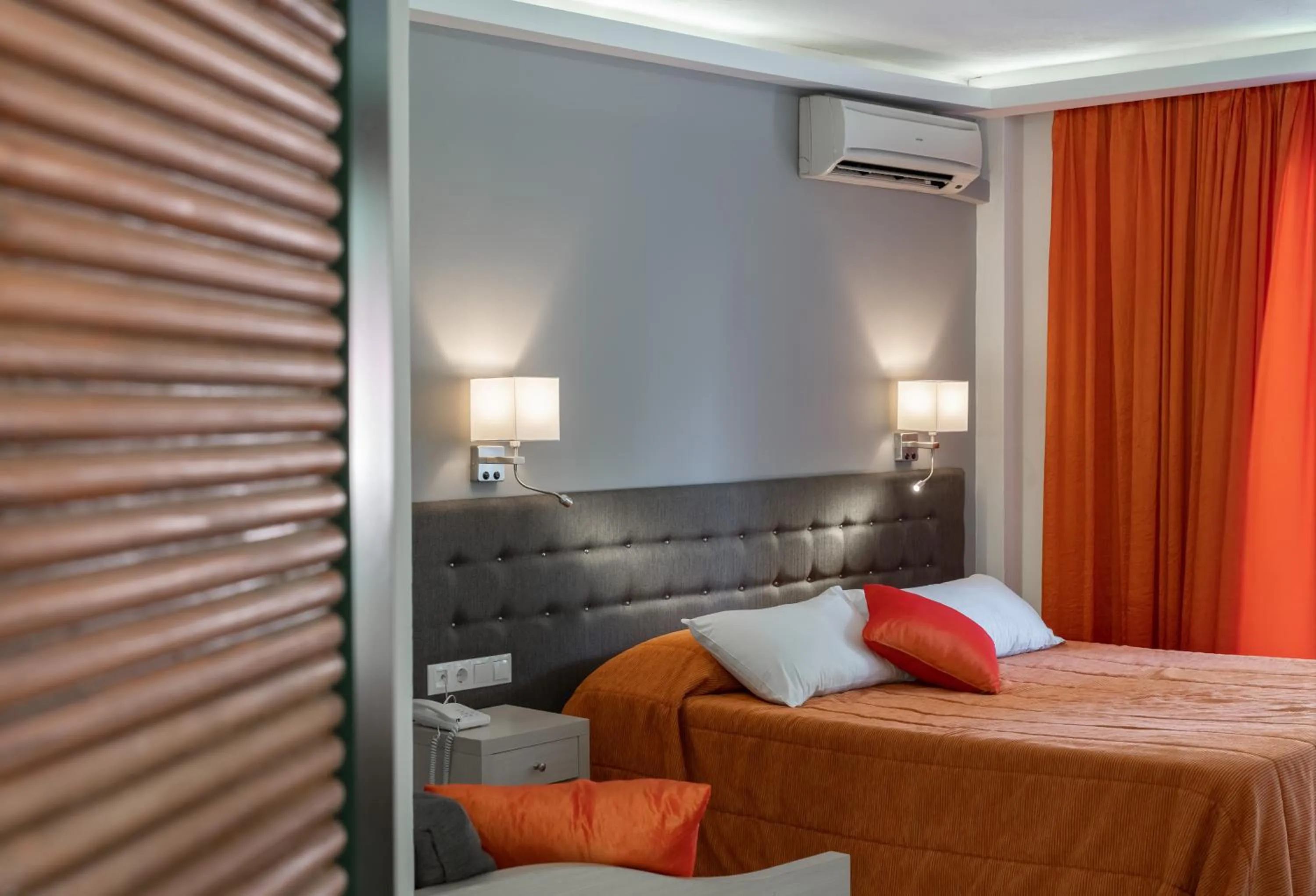 Photo of the whole room, Bed in Mareblue Beach