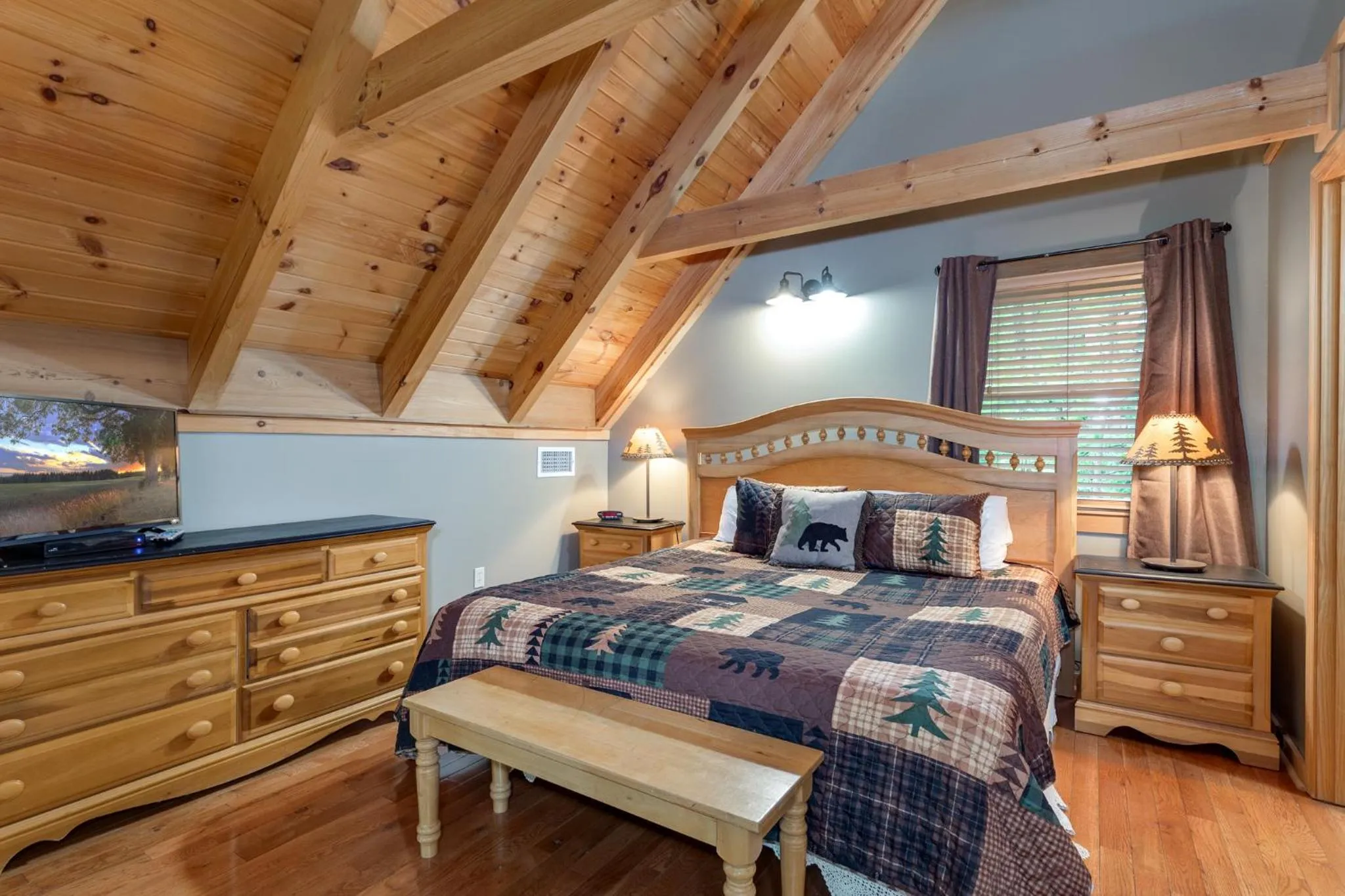 Bedroom, Bed in Above Ole Smokys Clouds