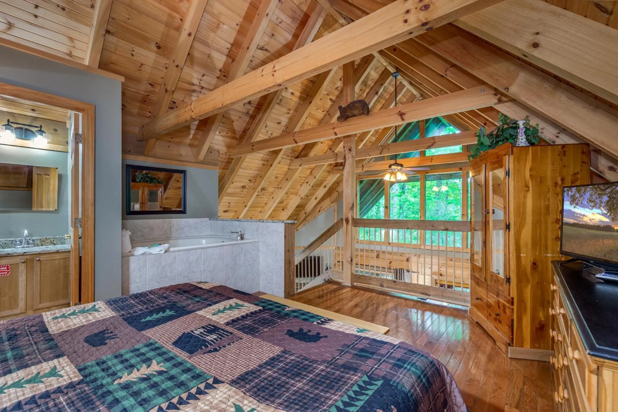 Bedroom, Bed in Above Ole Smokys Clouds