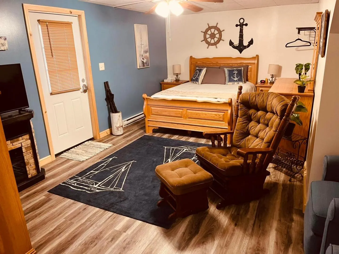 Bedroom, Bed in Deer Creek Winery at Brooks Estate