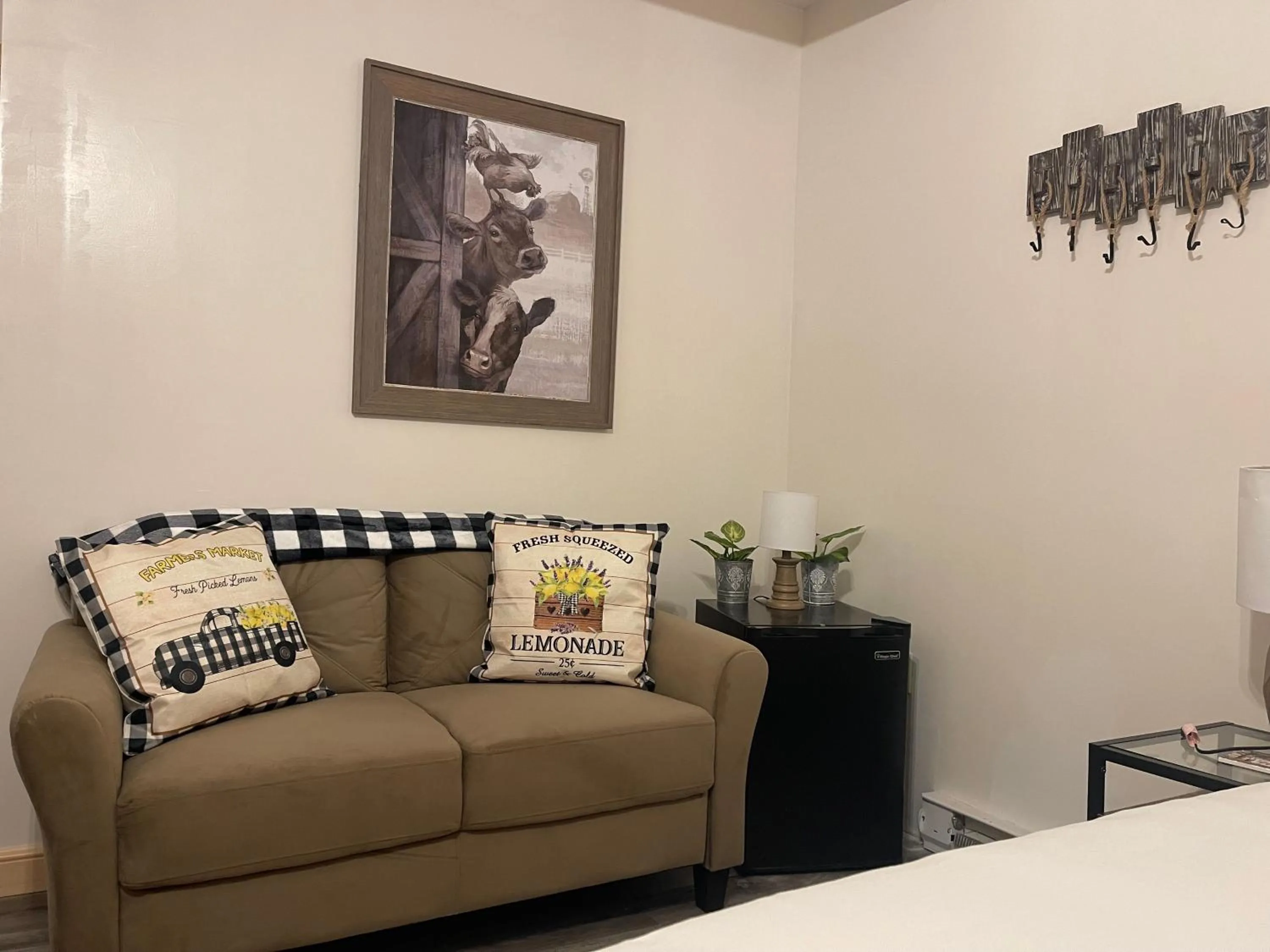 Seating area, Bed in Deer Creek Winery at Brooks Estate