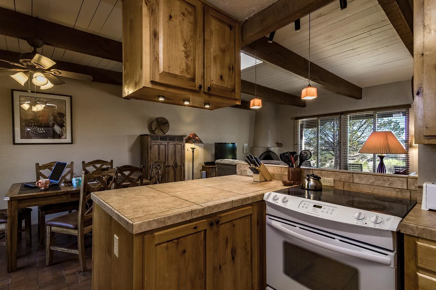 Kitchen or kitchenette in Artist Road #30