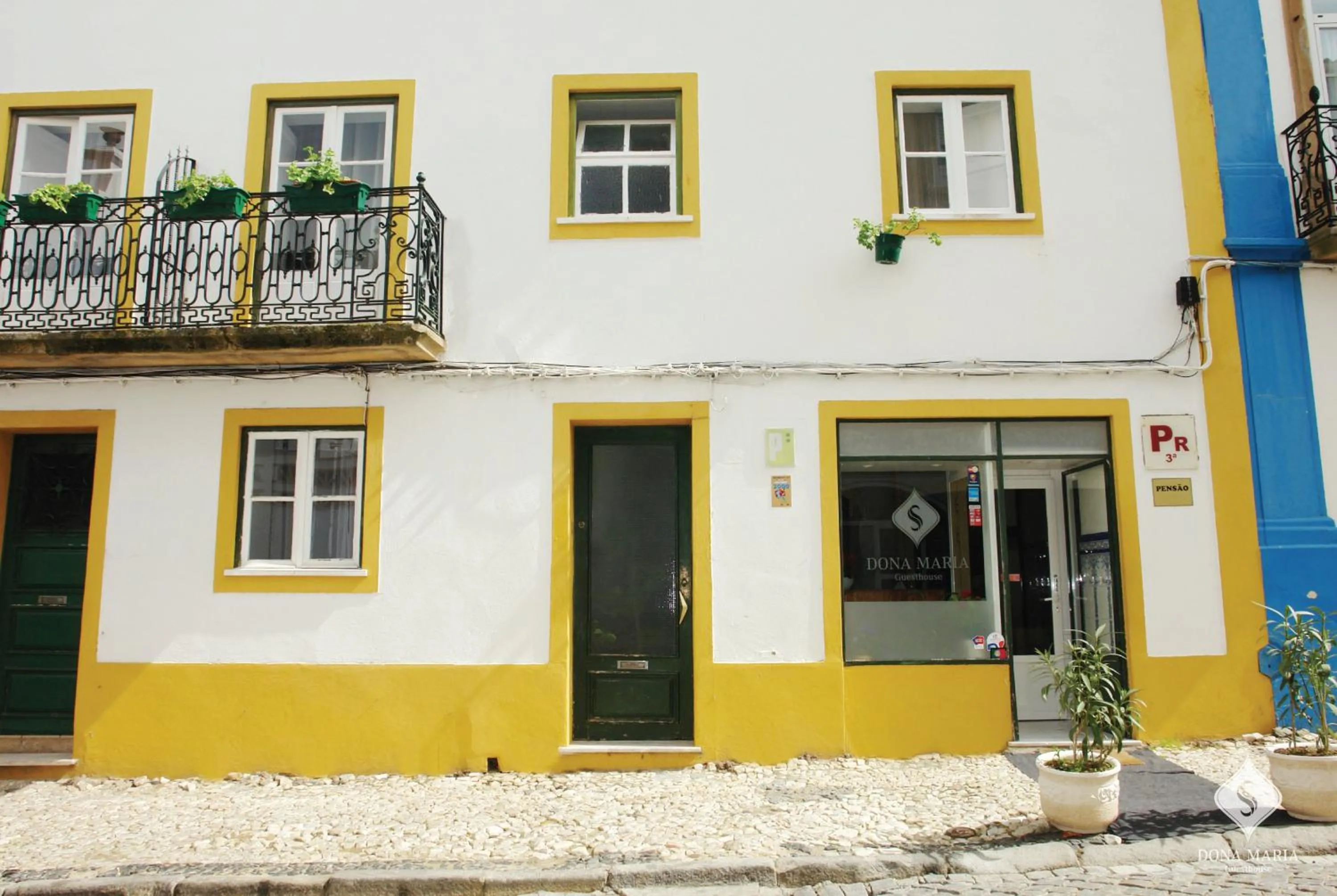 Property building in Dona Maria