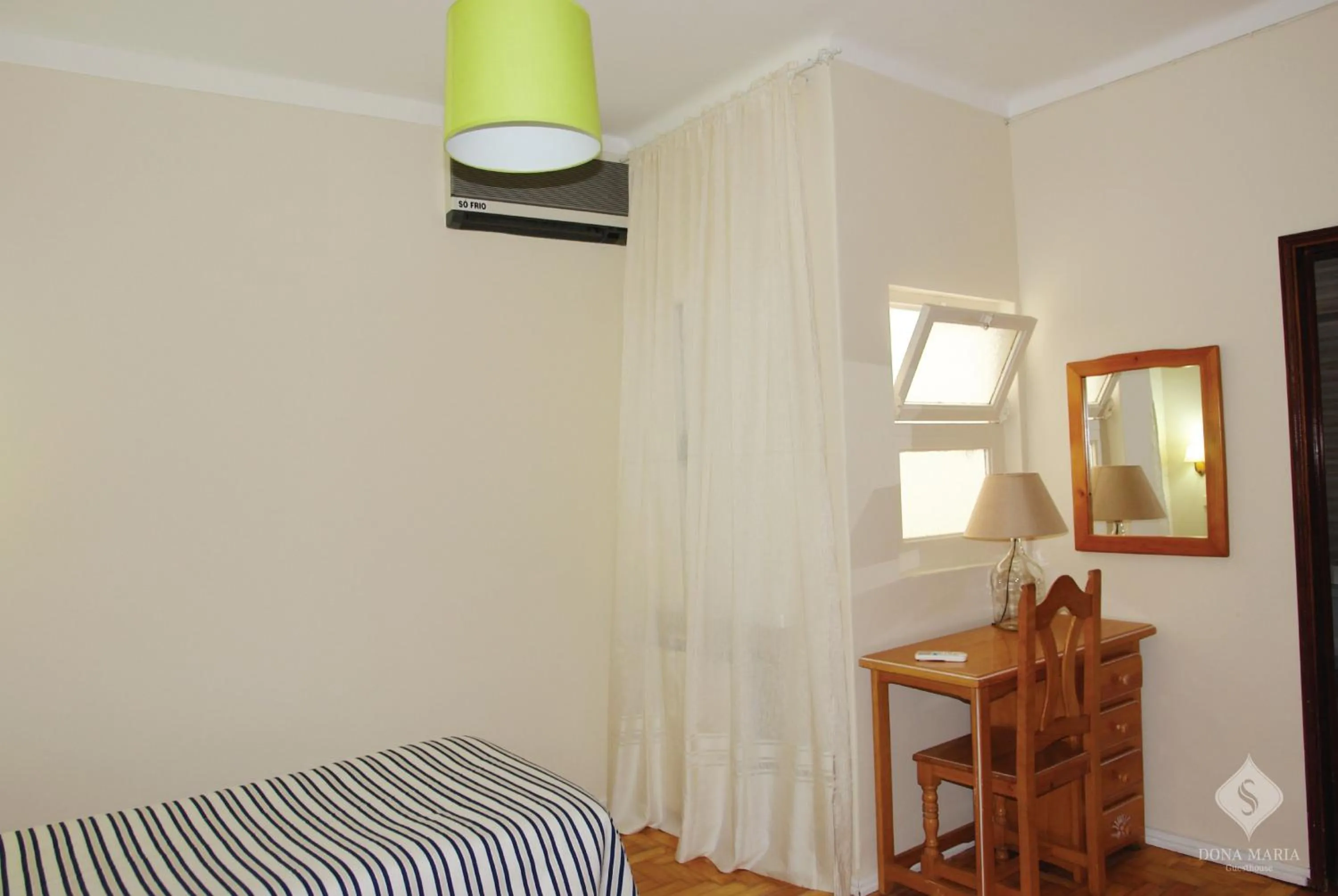 Bedroom, Bed in Dona Maria