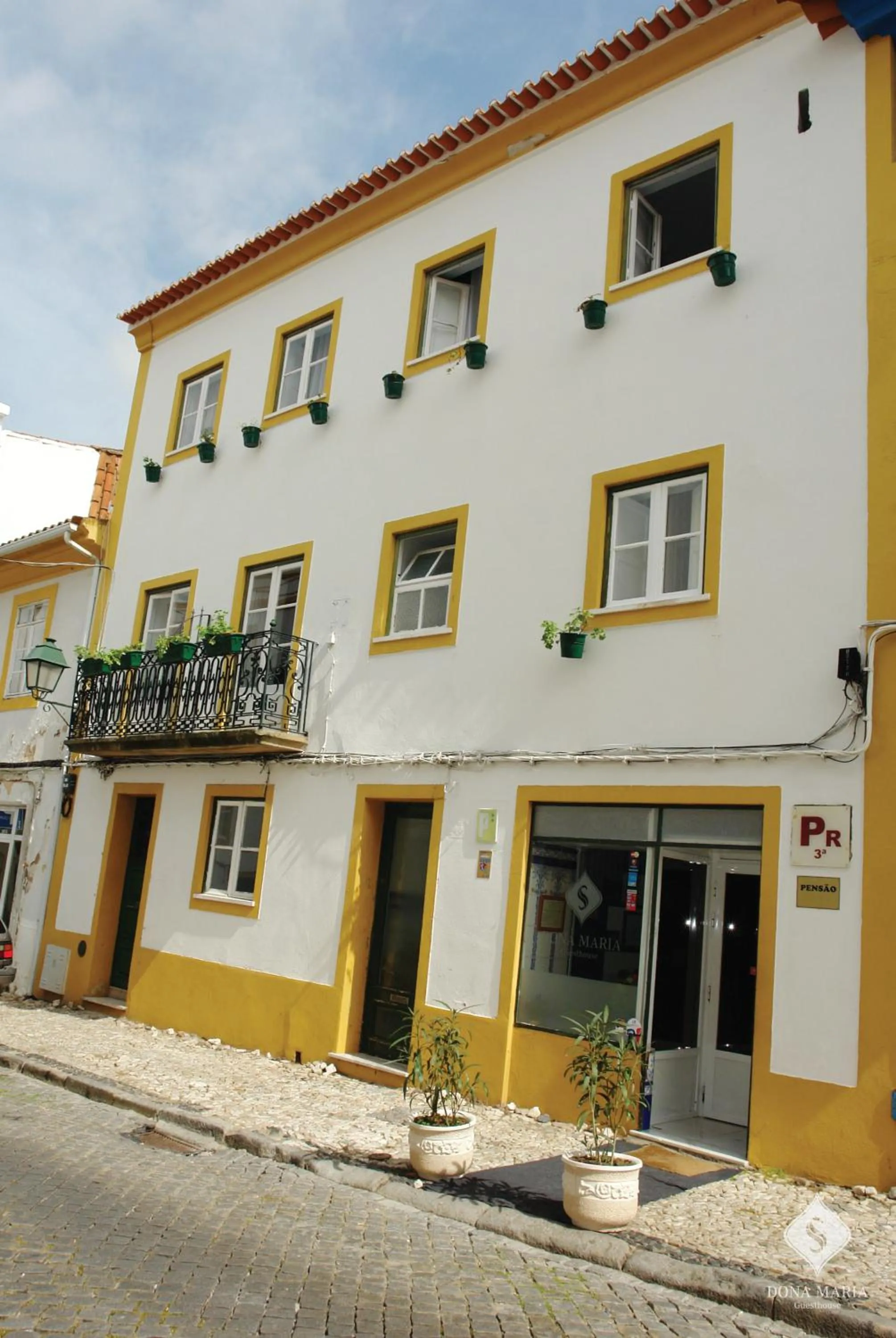 Property building in Dona Maria