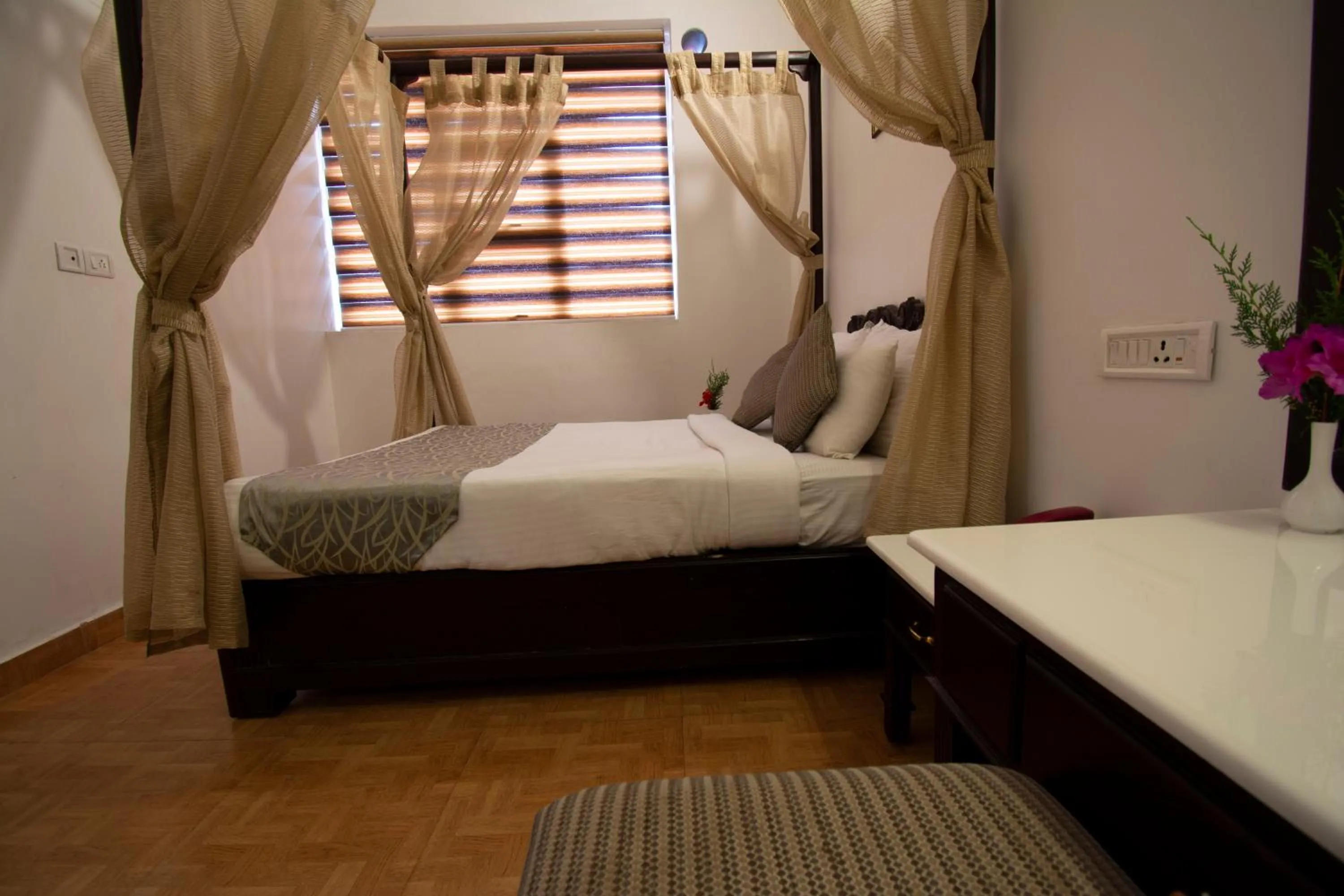 Bedroom, Bed in Kodai Resort Hotel, Kodaikanal