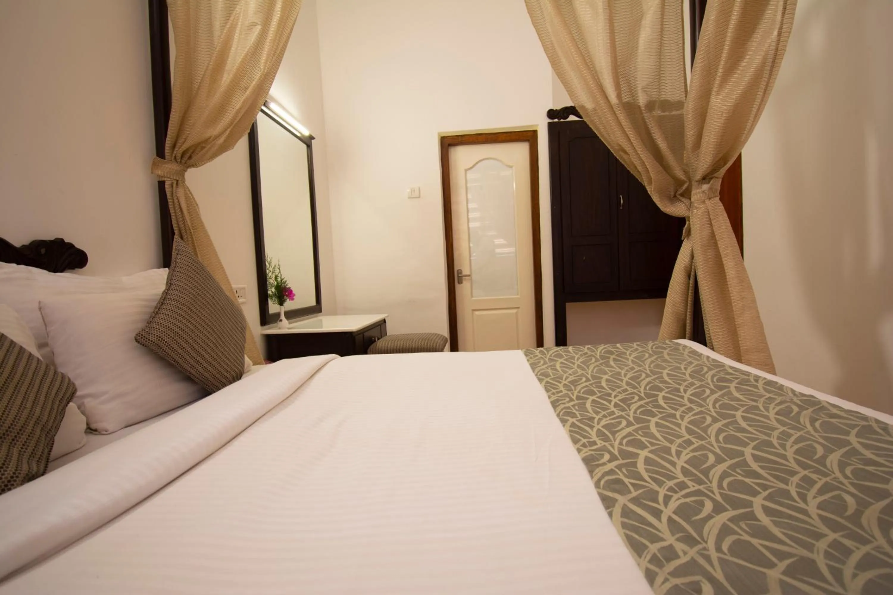 Bedroom, Bed in Kodai Resort Hotel, Kodaikanal