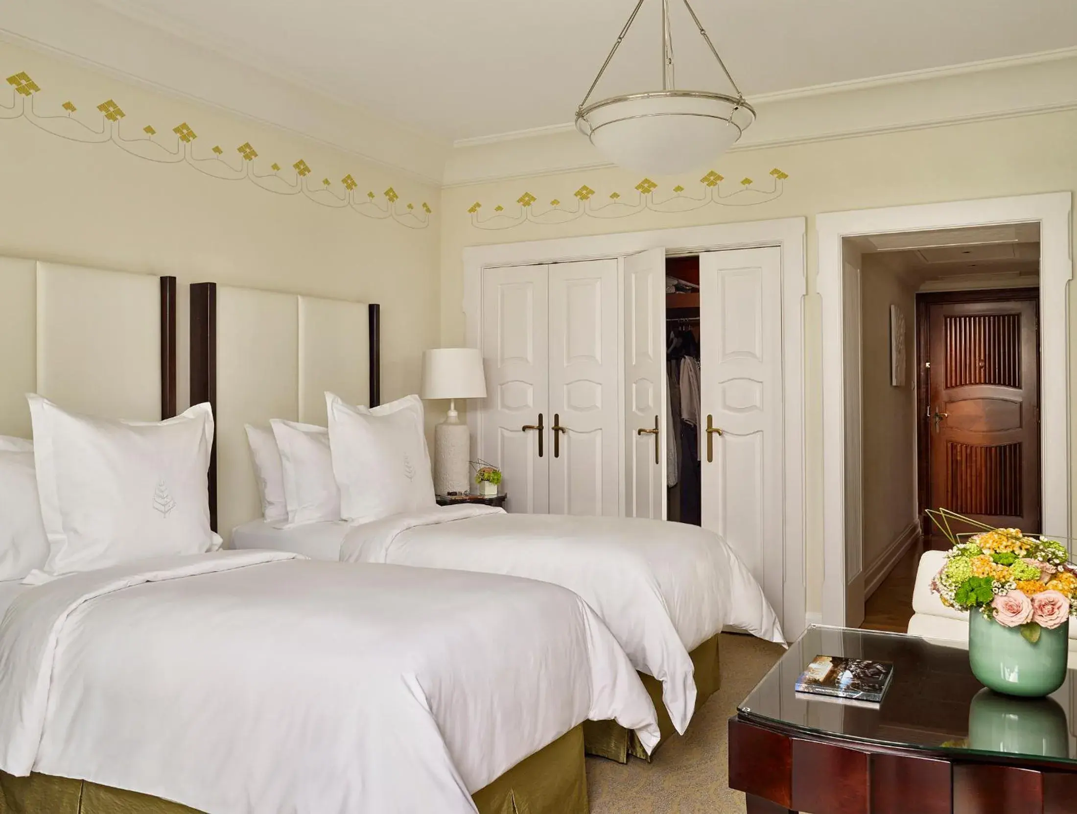 Superior Room with Two Twin Beds in Four Seasons Hotel Gresham Palace Budapest Superior Room with Two Twin Beds in Four Seasons Hotel Gresham Palace Budapest