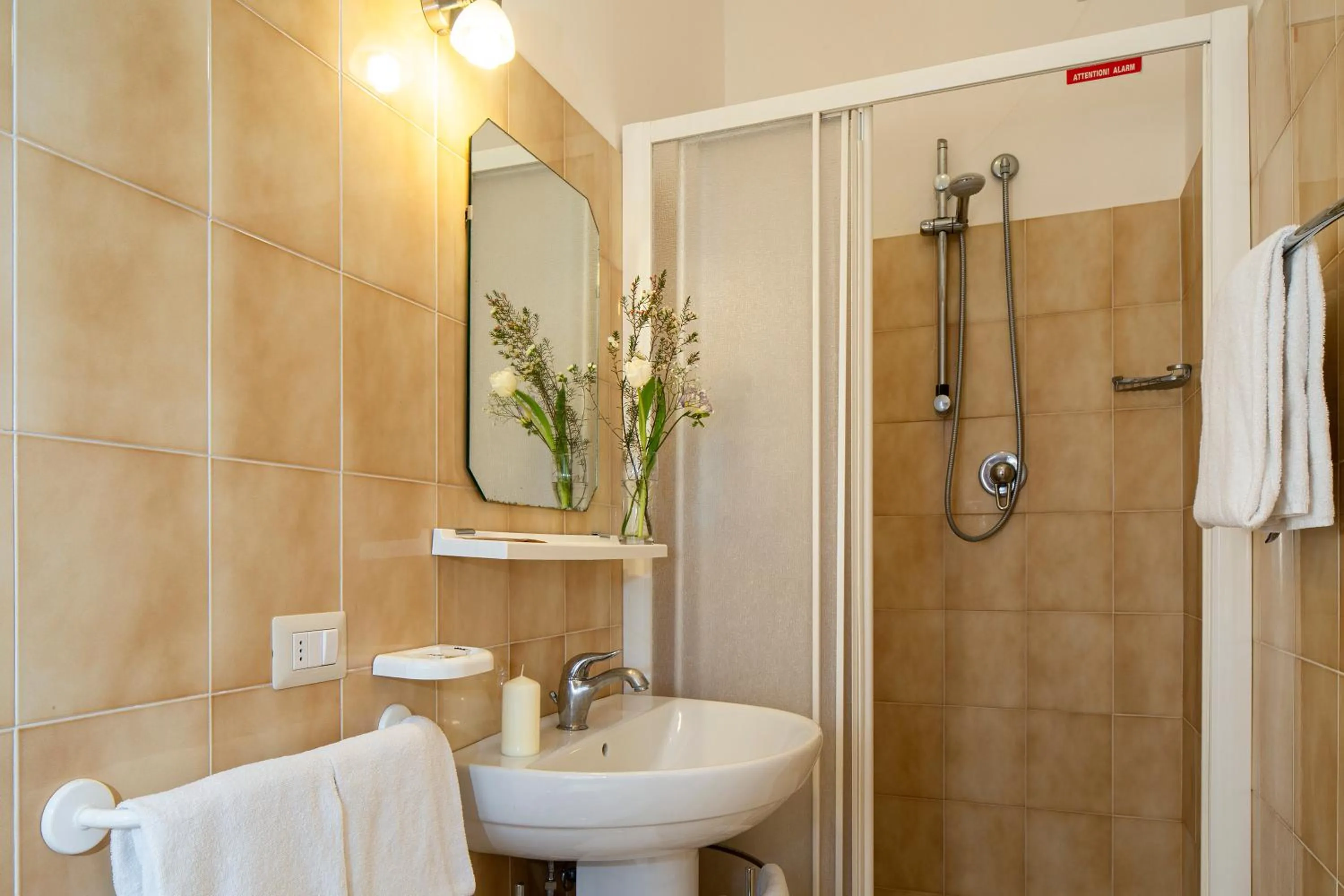 Shower in Hotel Sacro Cuore