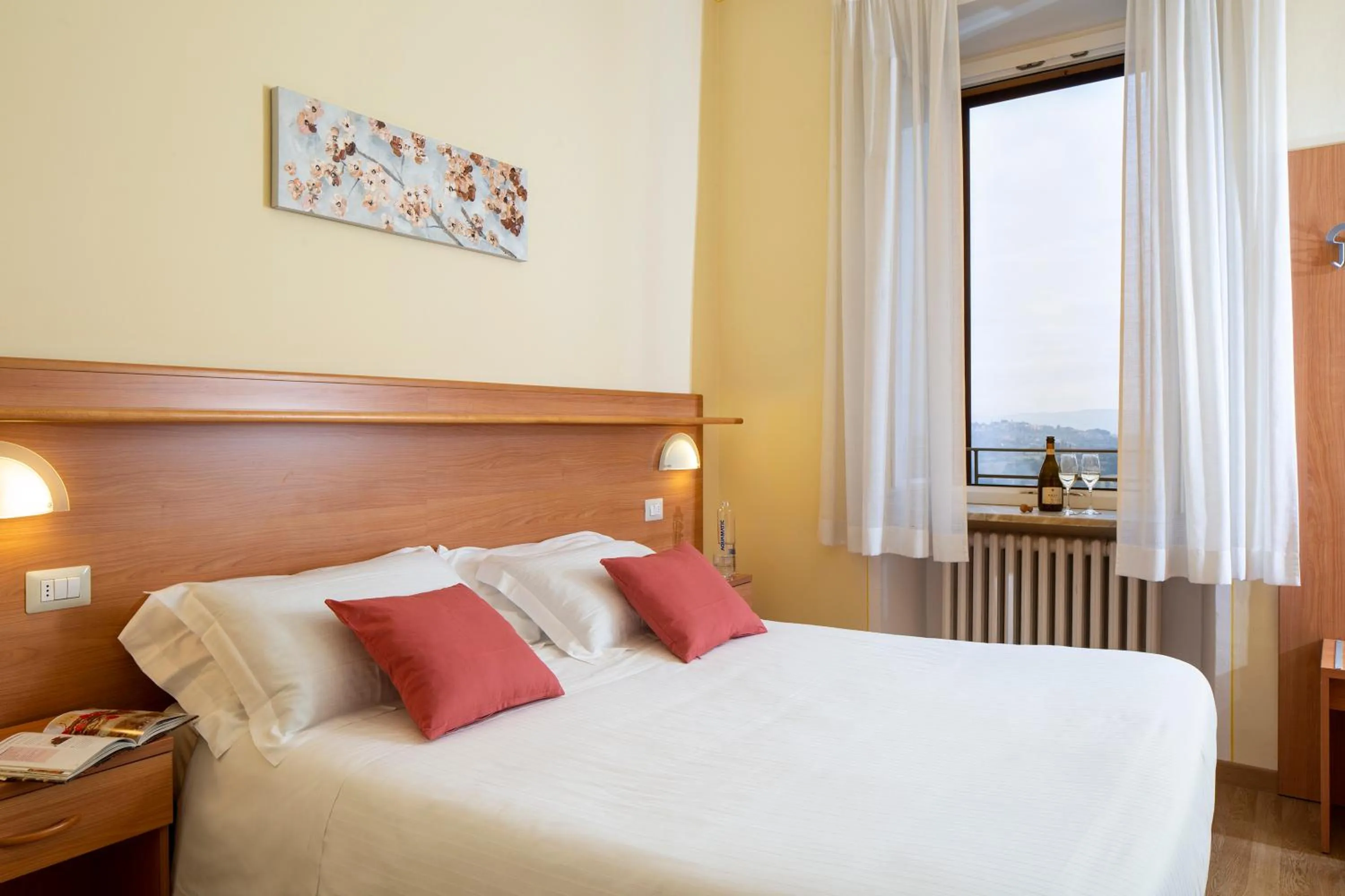 View (from property/room), Bed in Hotel Sacro Cuore