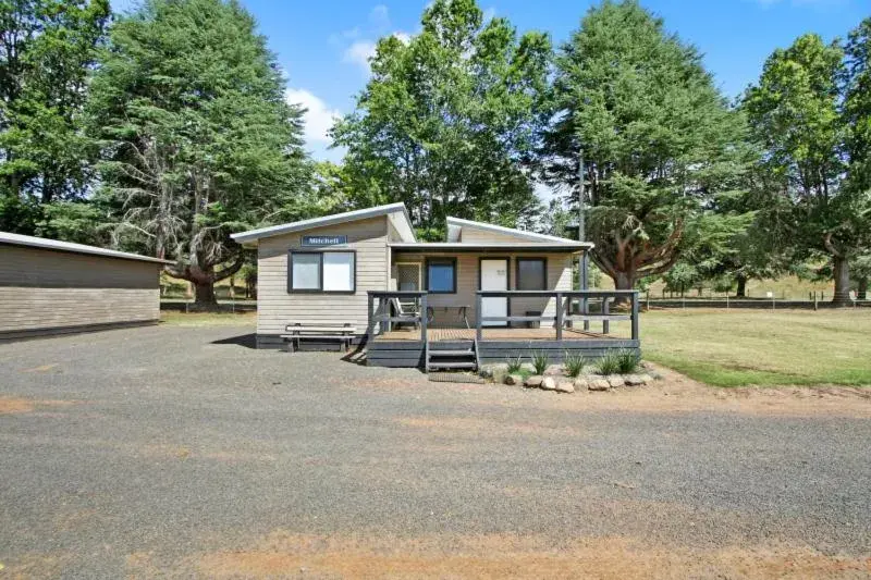 Family Suite with Balcony in Dargo River Inn Family Suite with Balcony in Dargo River Inn